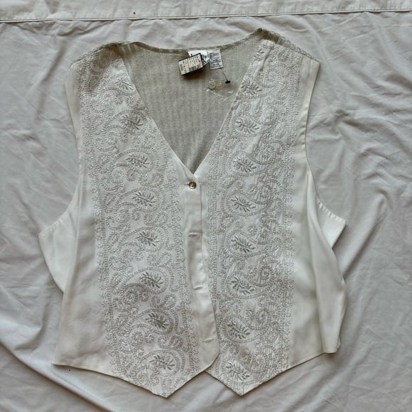 Jacque & KoKo from Lane Bryant White Embroidered Women's Vest Top