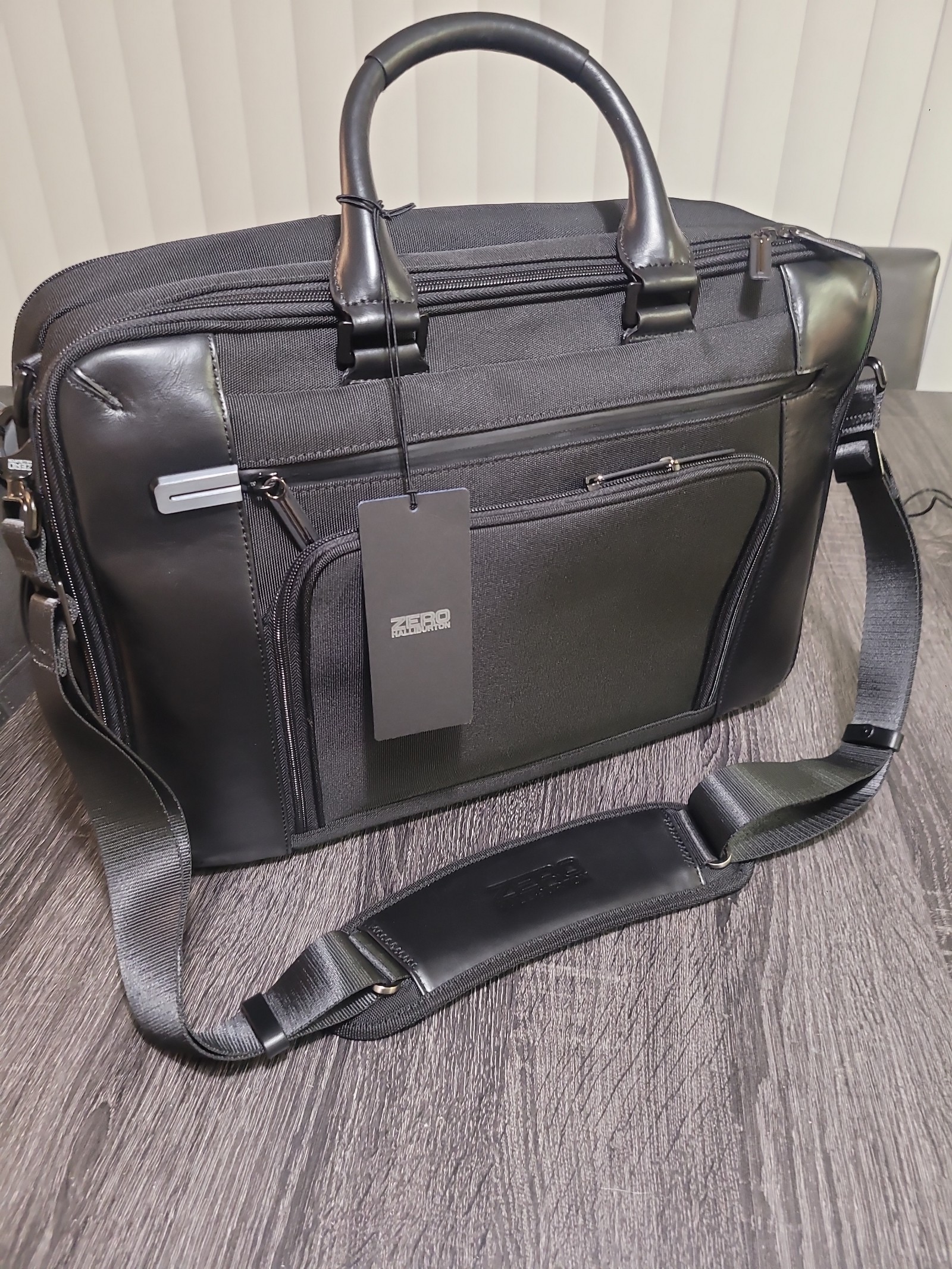 zero halliburton expandable briefcase/travel bag.
