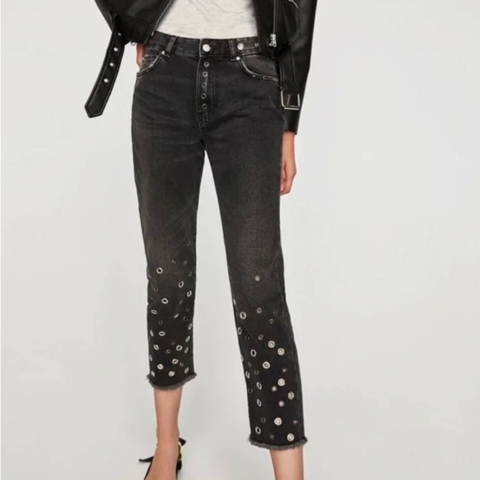 Zara Mid Rise Black Distressed Cropped Jeans with Metal Grommets