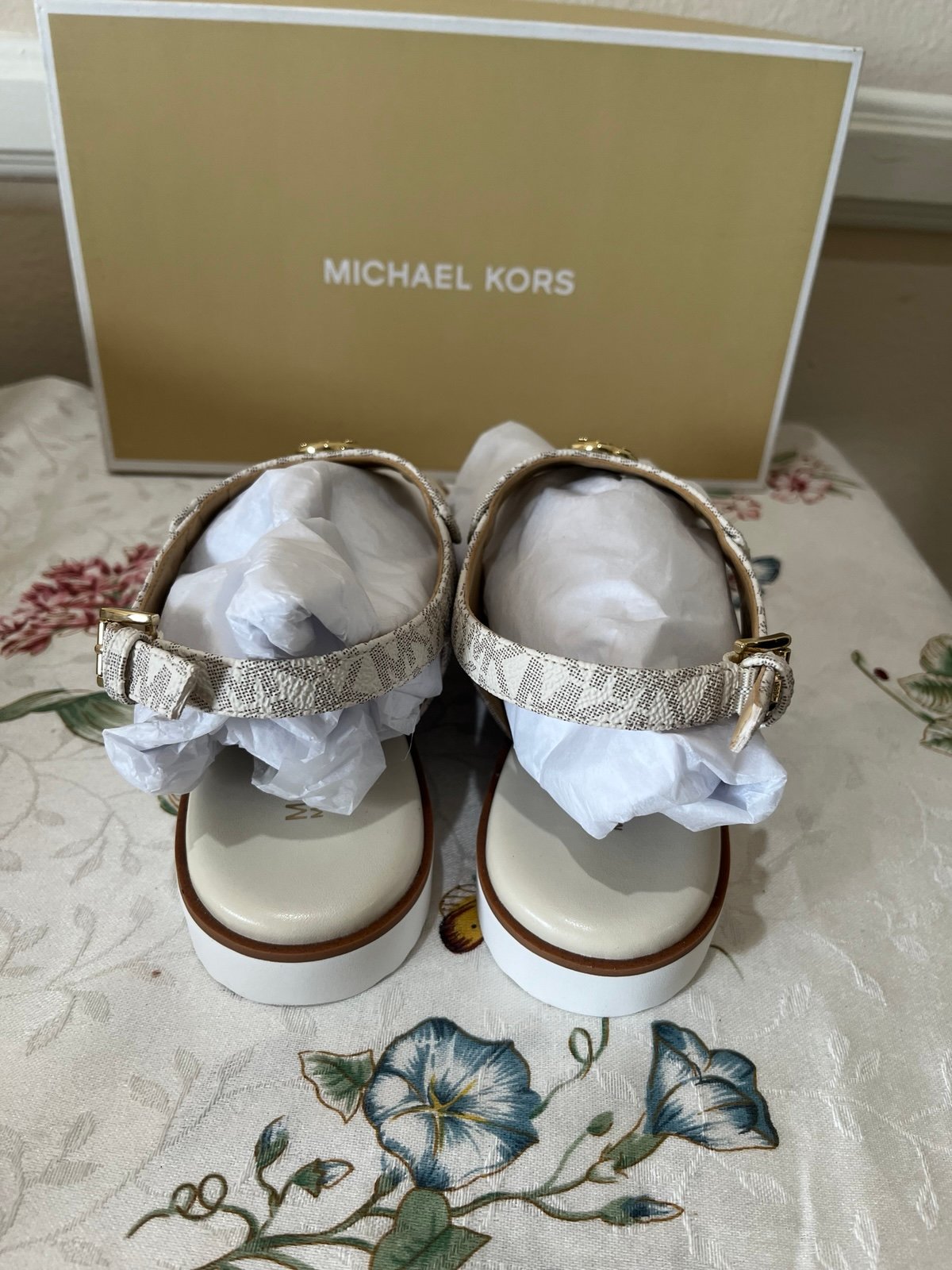 Michael Kors Judy thong sandal size:7