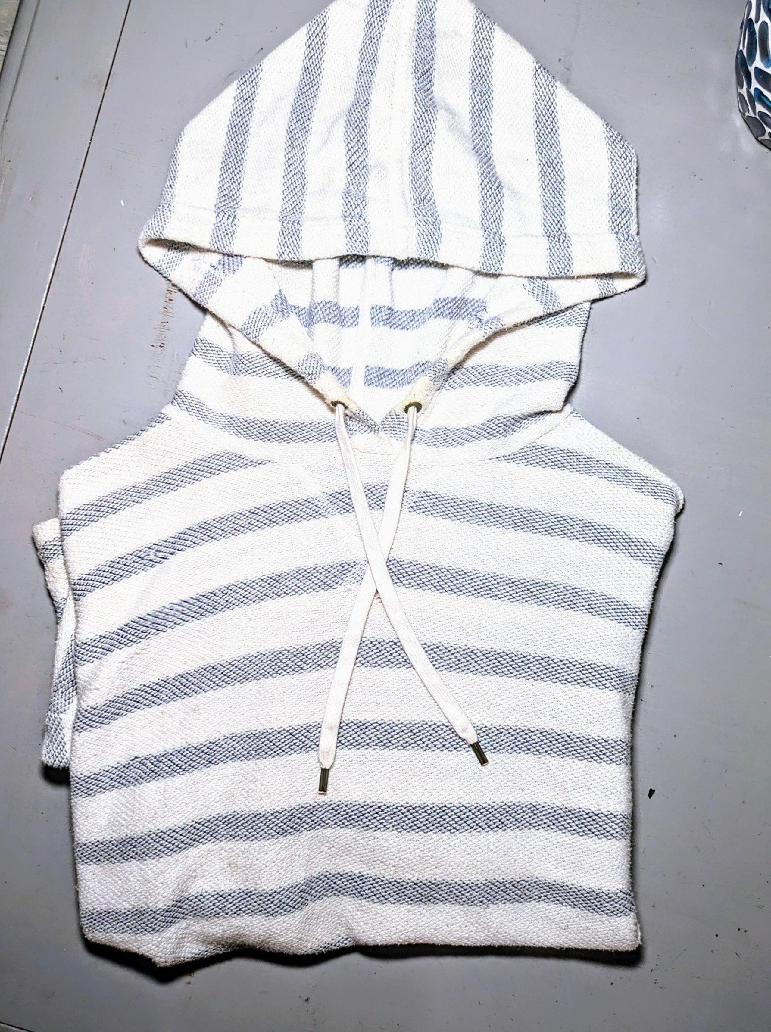 Chaps Brand Women's Size S Long Sleeve Hooded Sweater For Fall