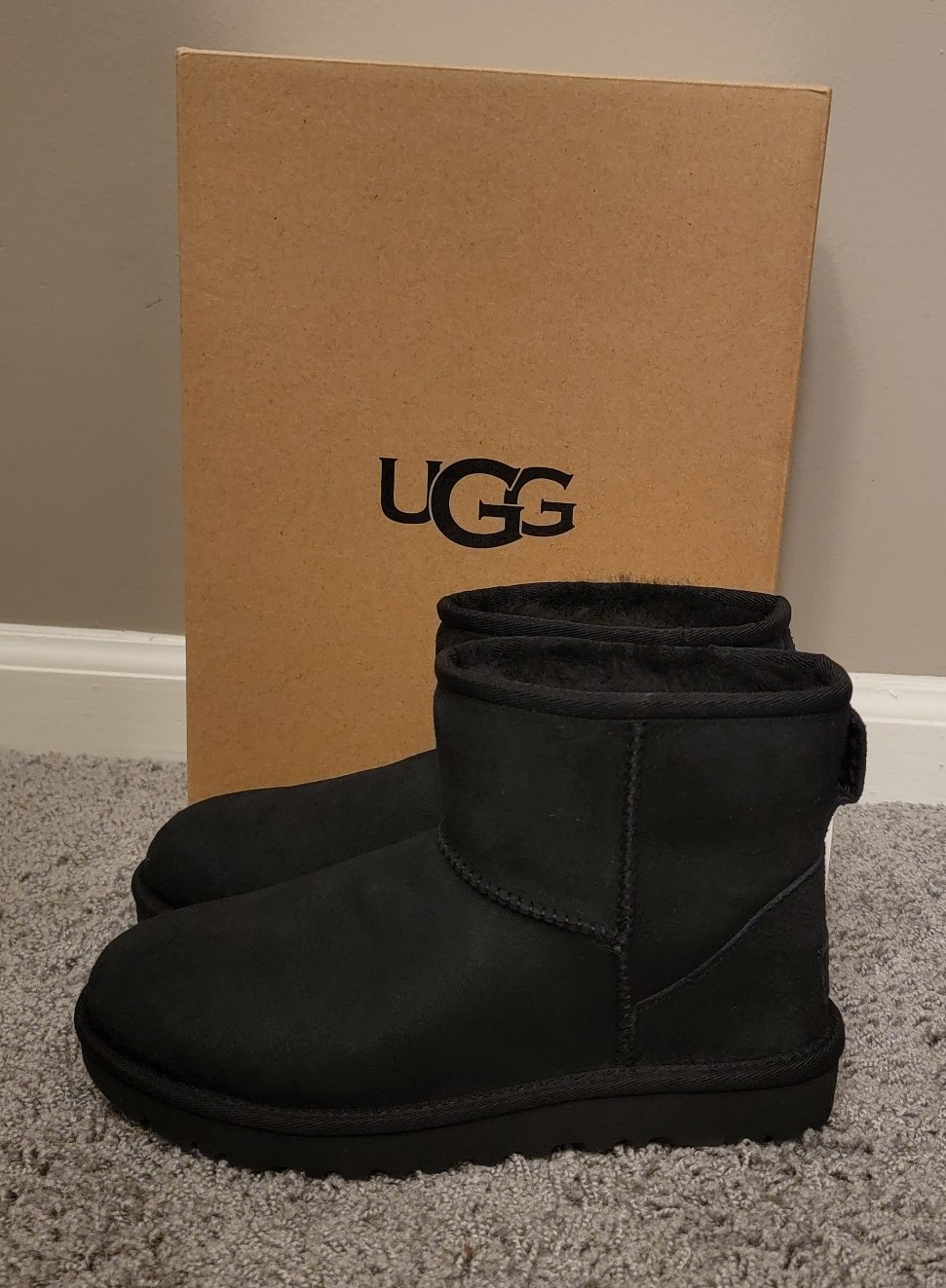 New Women's Size 5 Ugg Classic Mini II Boots