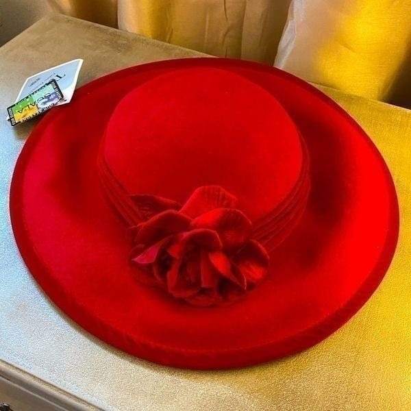 NWT vintage The Scala collection wool hat with rose and band.