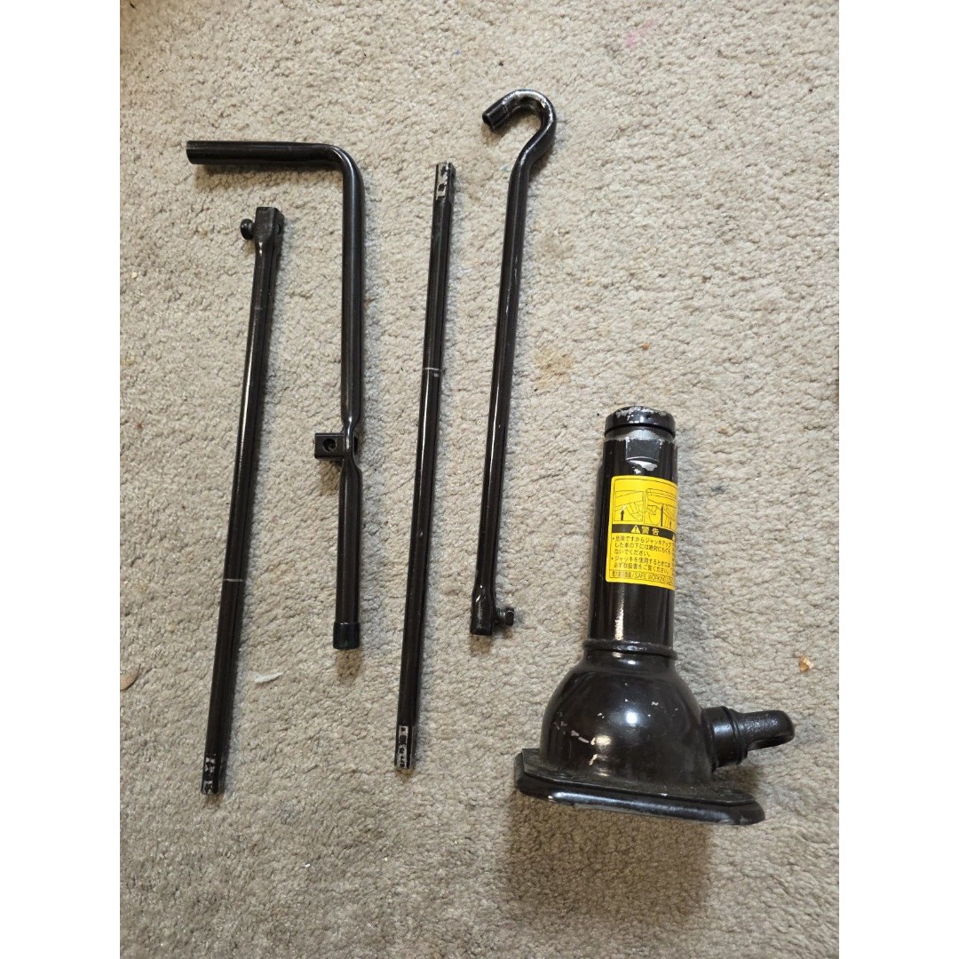 2005 Toyota 4runner Spare Tire Jack Used Replacement Set Auto Care Parts