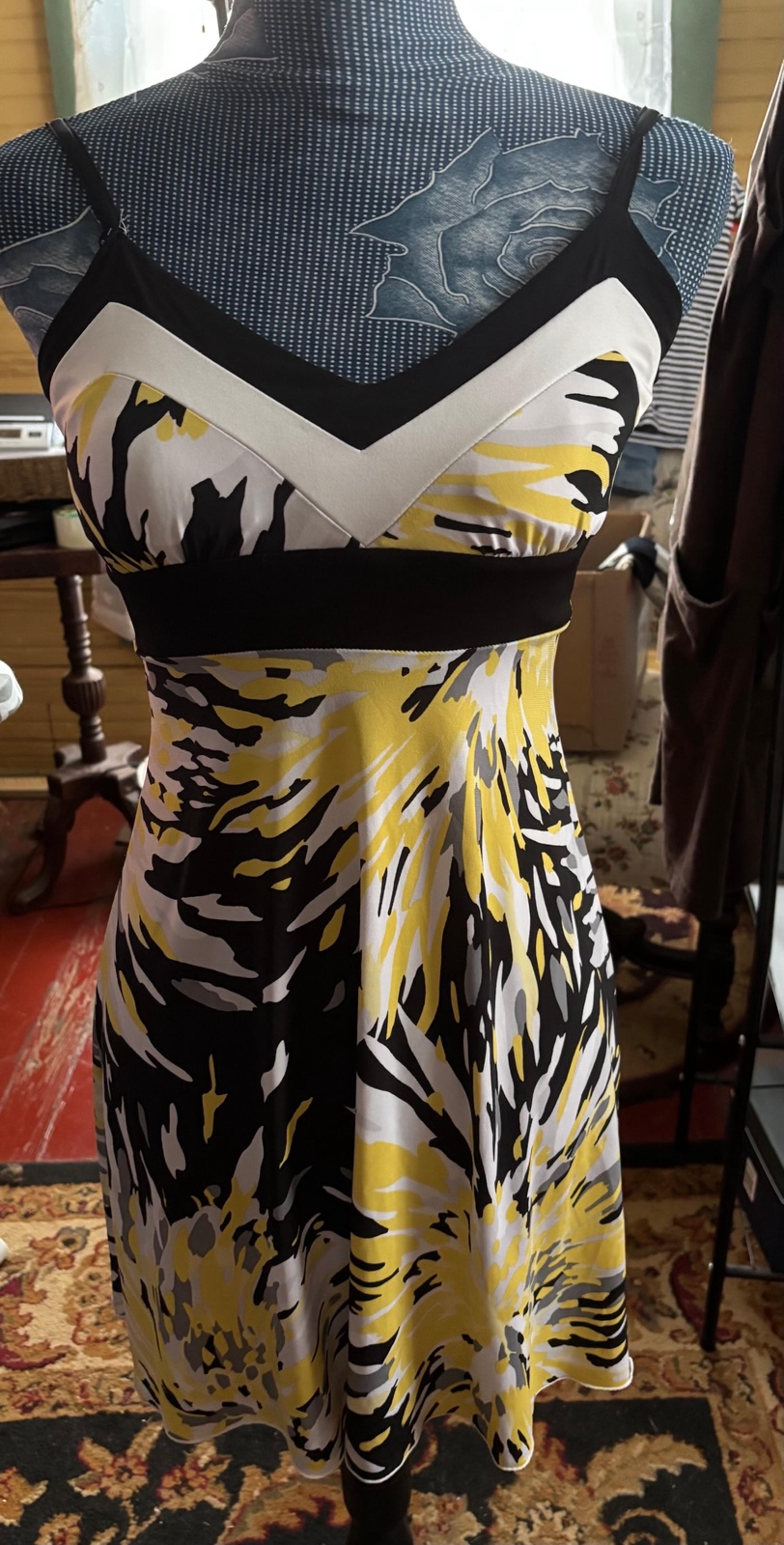 La Belle Size Small Women’s Sundress 28” Bust STRETCHY Adjustable Straps
