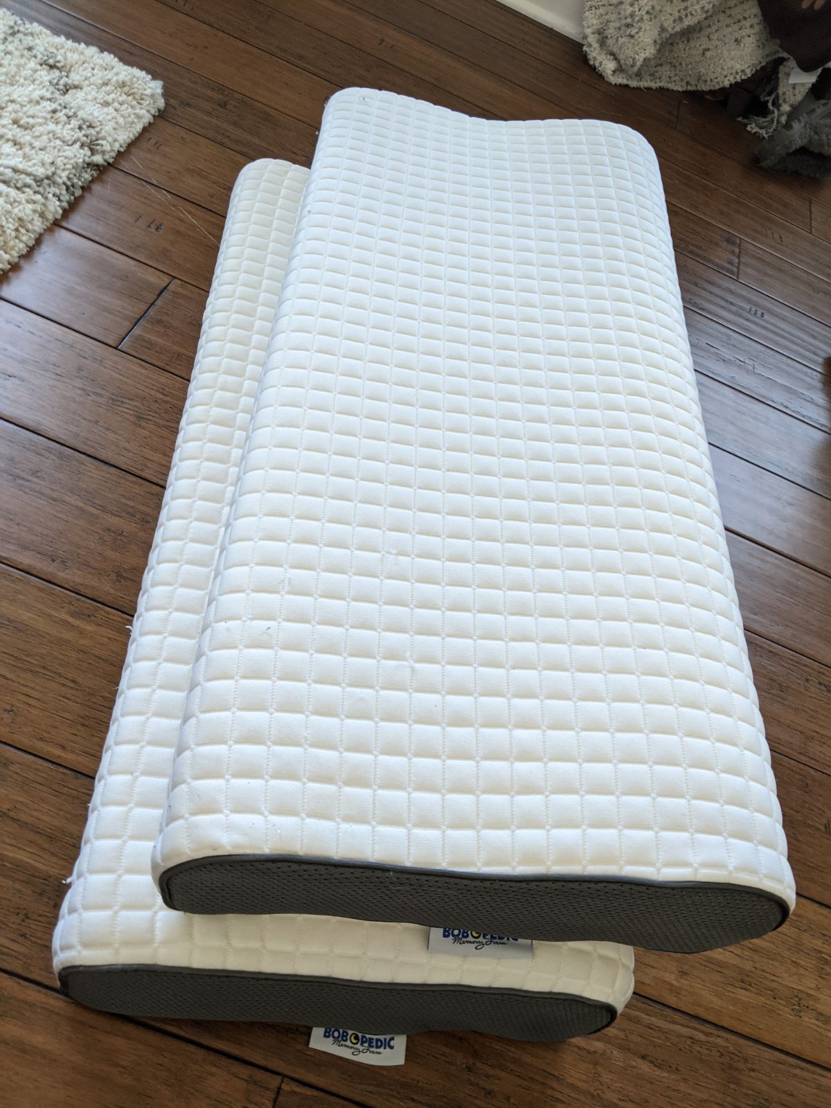 2 King memory foam pillows