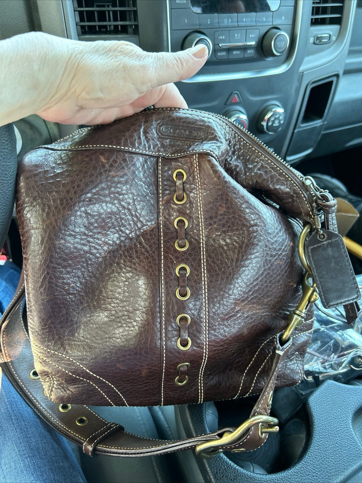 VTG Coach Distressed Leather Crossbody. Nice And Stylish. Leather. Hvy Hardware