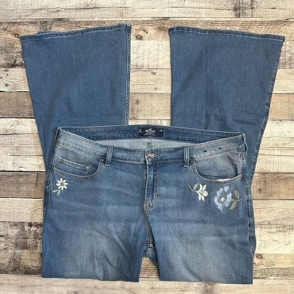 NWT Hollister Womens Low Rise Floral Embroidered Medium Wash Vintage Flare Jeans