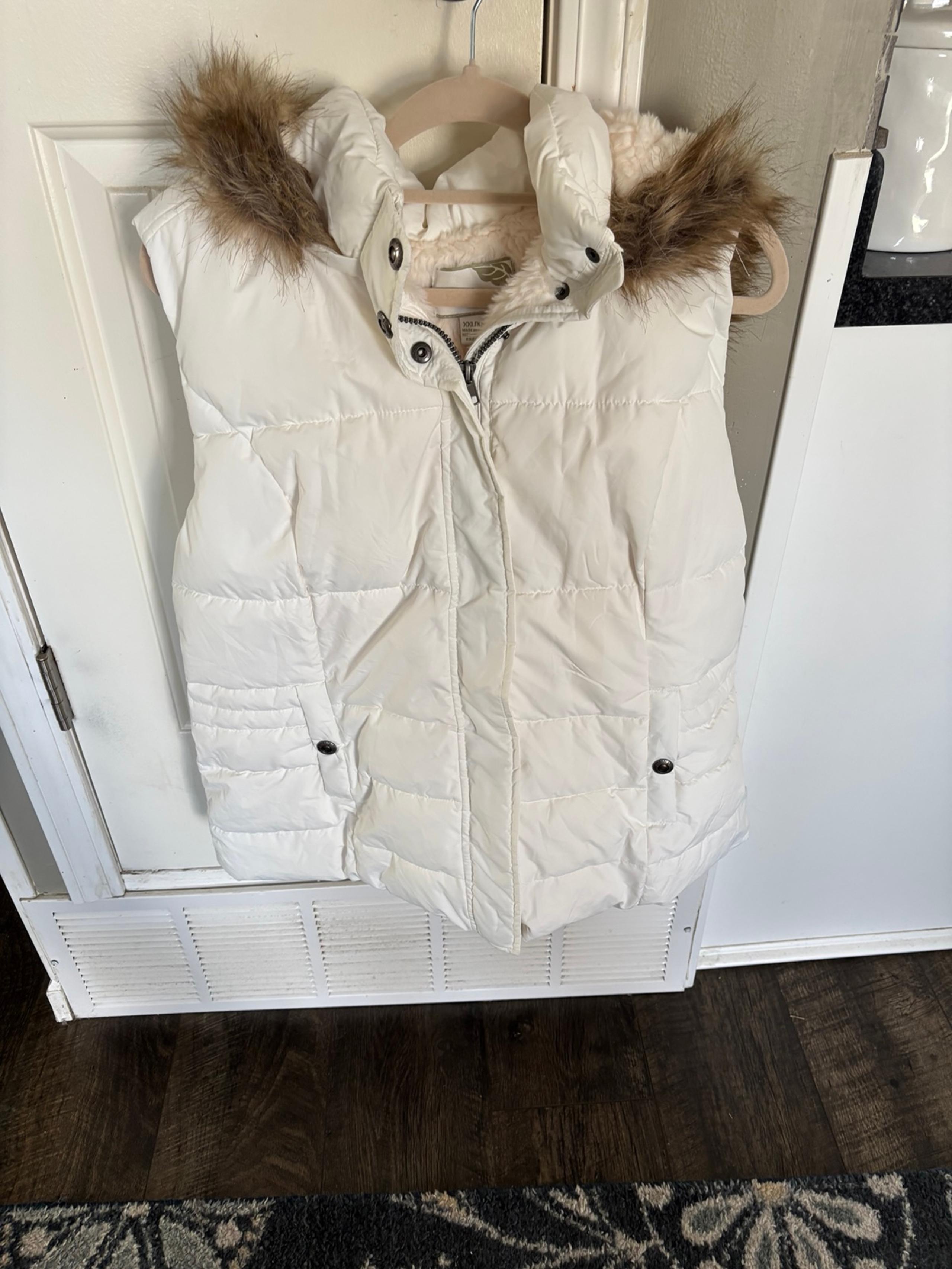 Women’s Green Tea Vest Size XXL NWOT White With Hood
