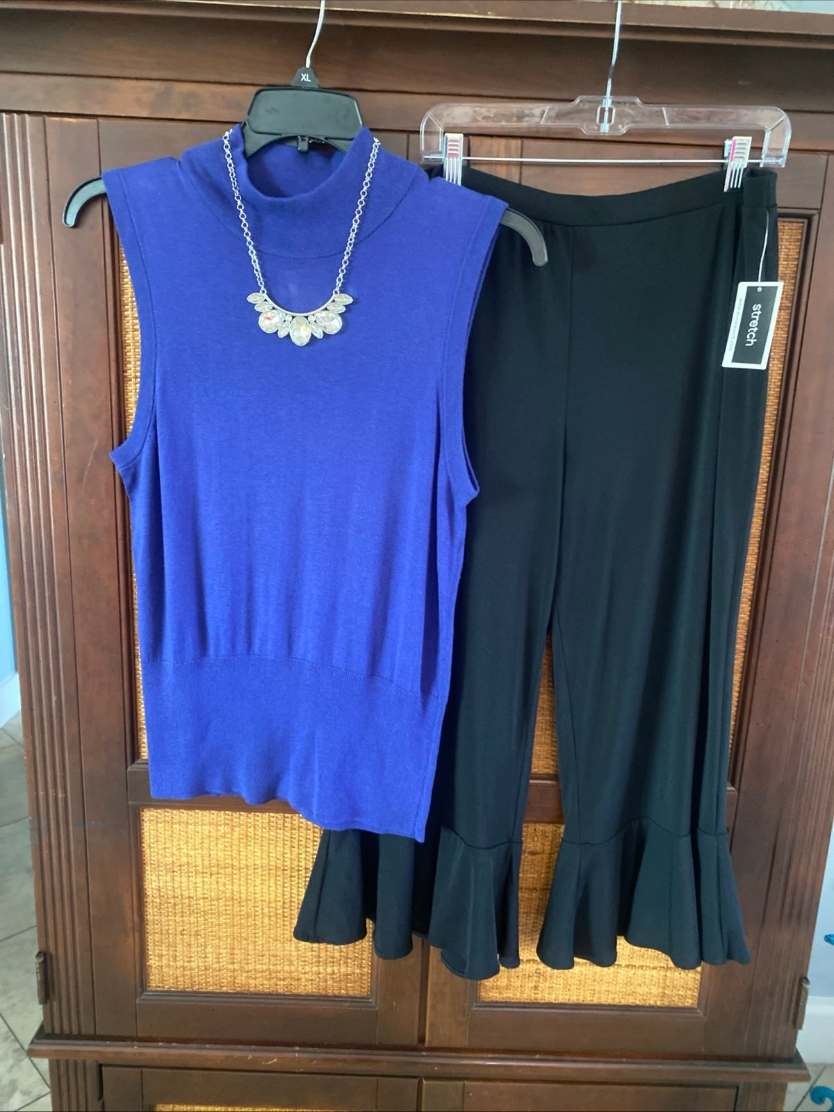 All NWT! Women’s XL Outfit: Top; Capris; Jewelry Set.