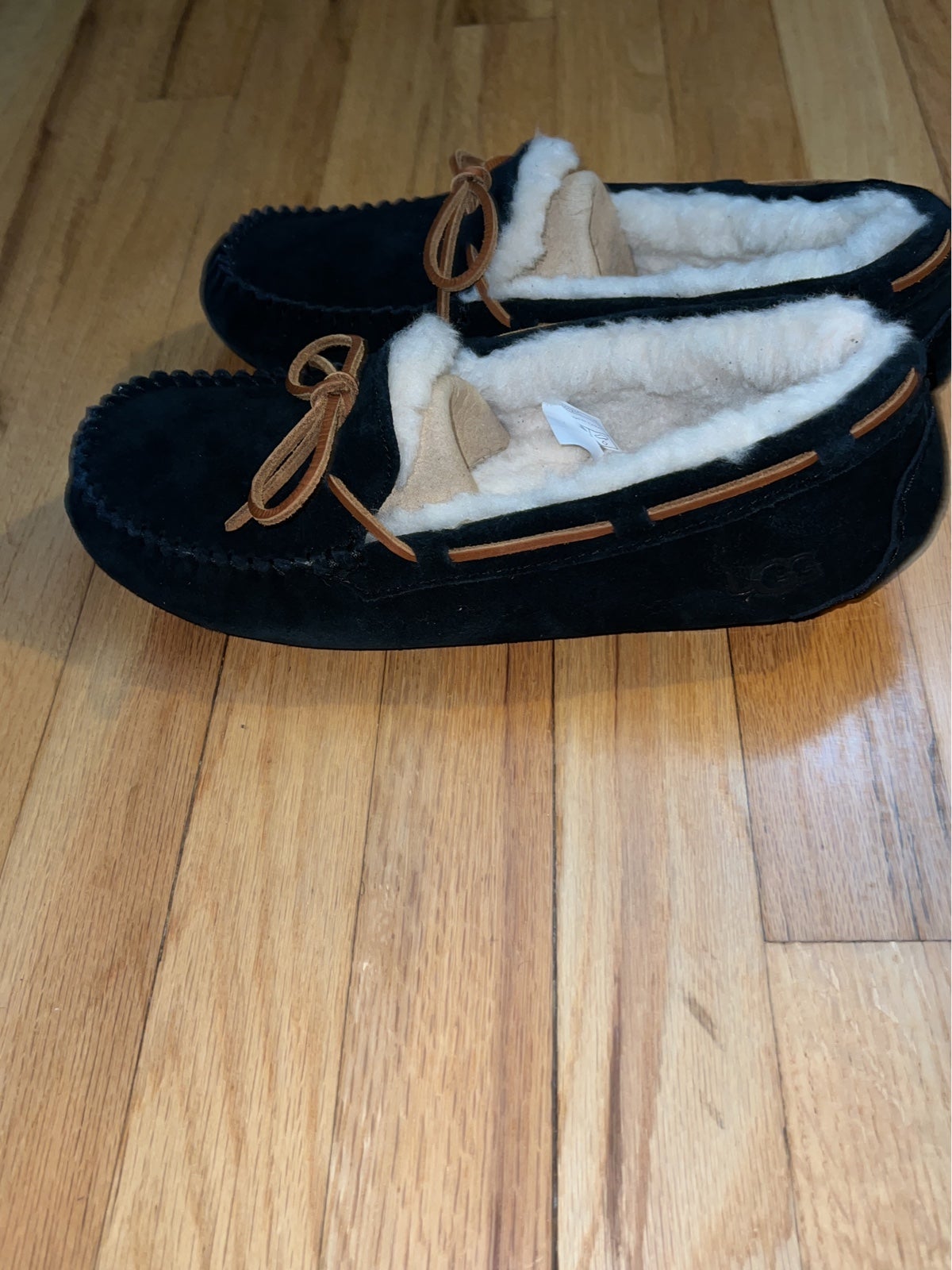 UGG Dakota Black
