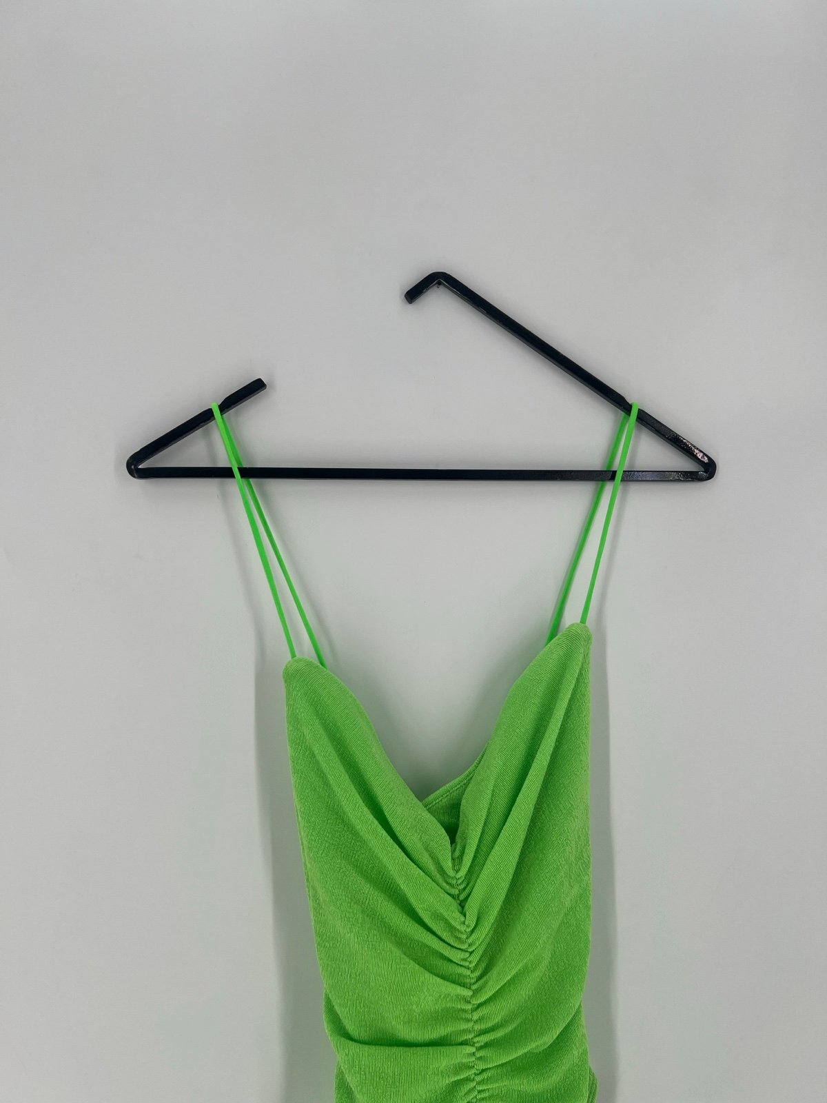 SER.O.YA Neón Lime Ruched Spaghetti Criss Cross Thong Coral Bodysuit