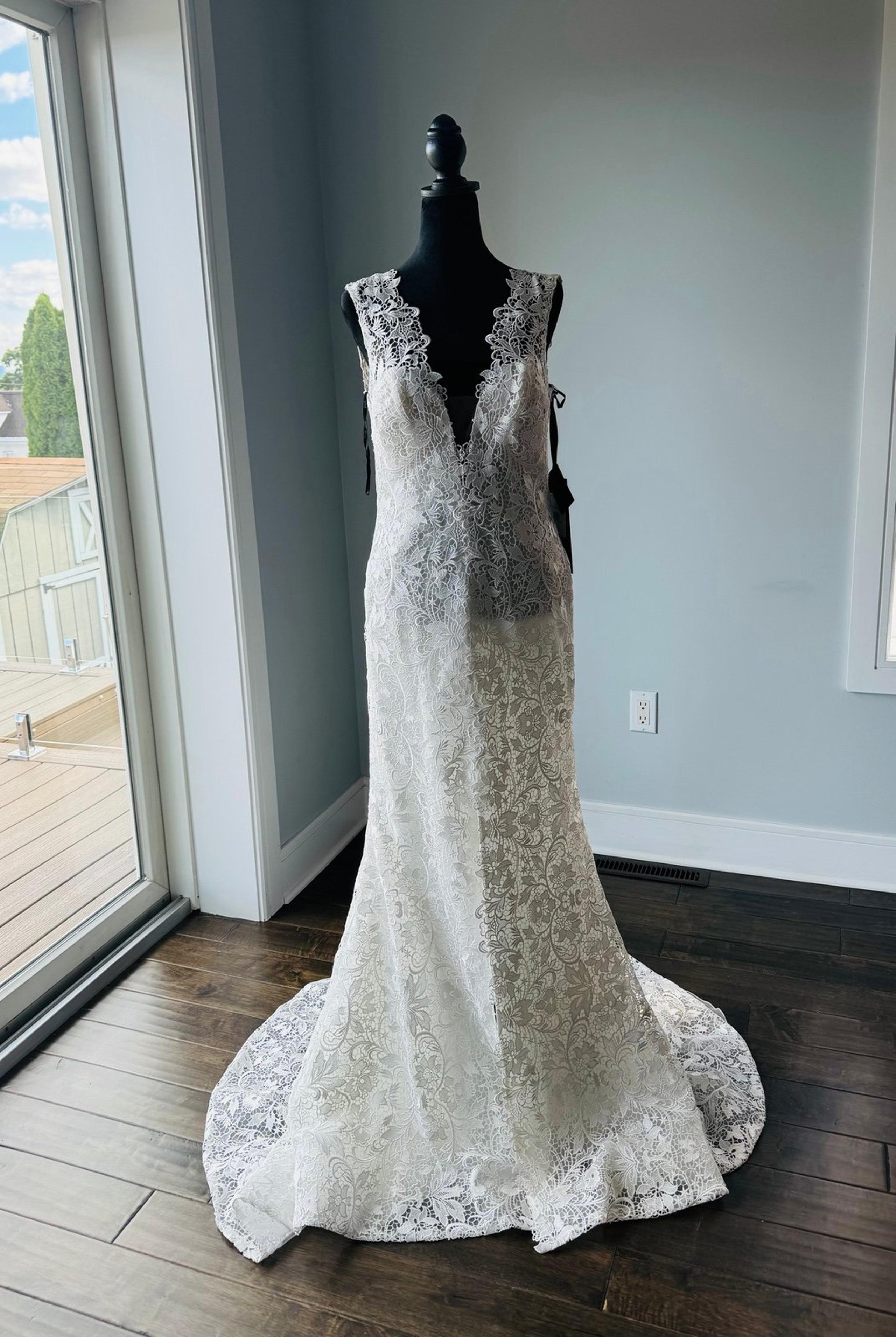 Vera Wang Luminosa Wedding Dress Size 10
