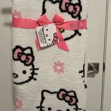 Hello Kitty knit blanket
