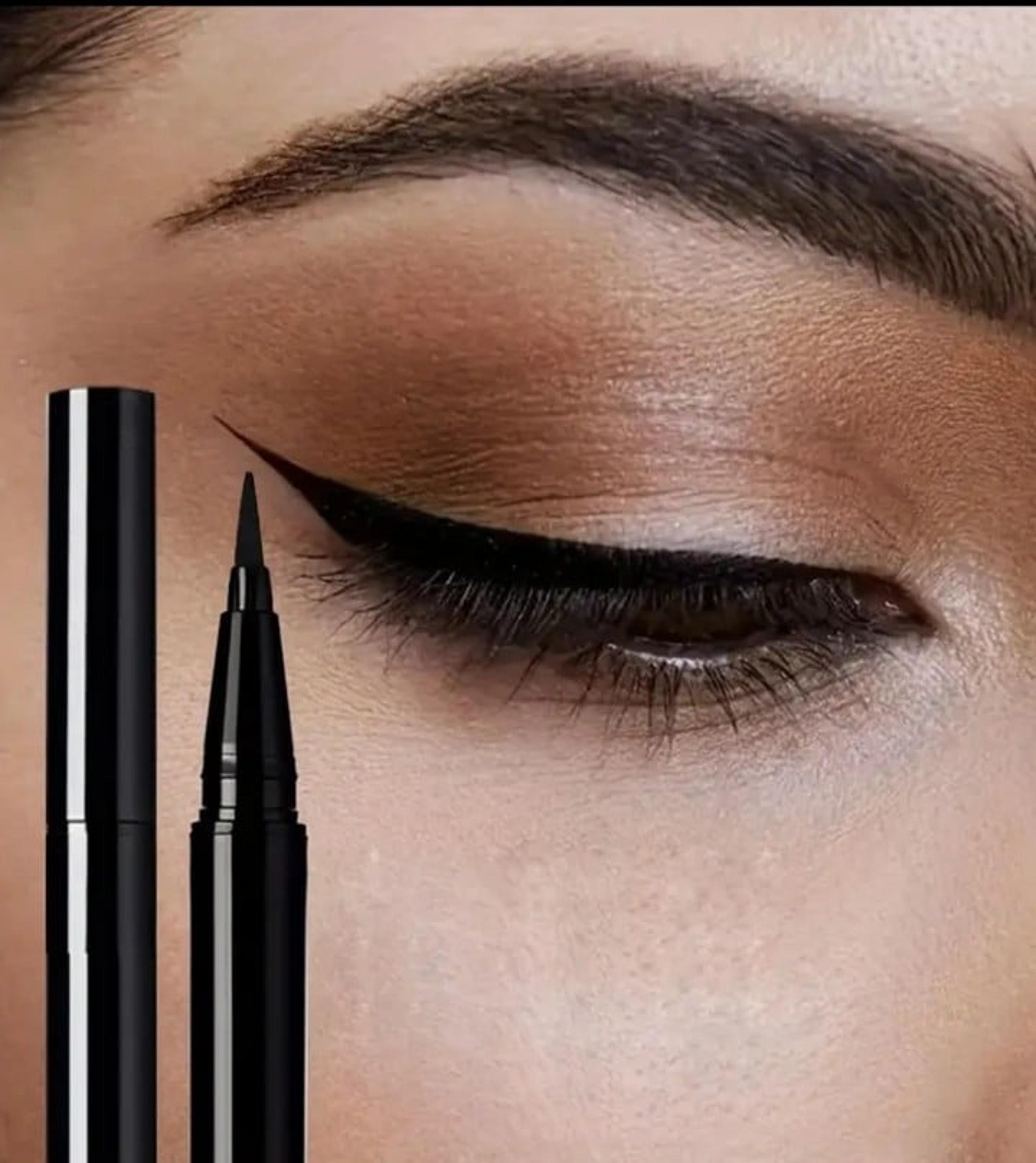 Waterproof eyeliner -precise tip