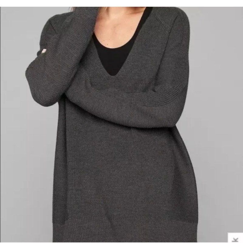 Athleta Hanover Refined V-Neck Sweater Merino Wool Size Medium