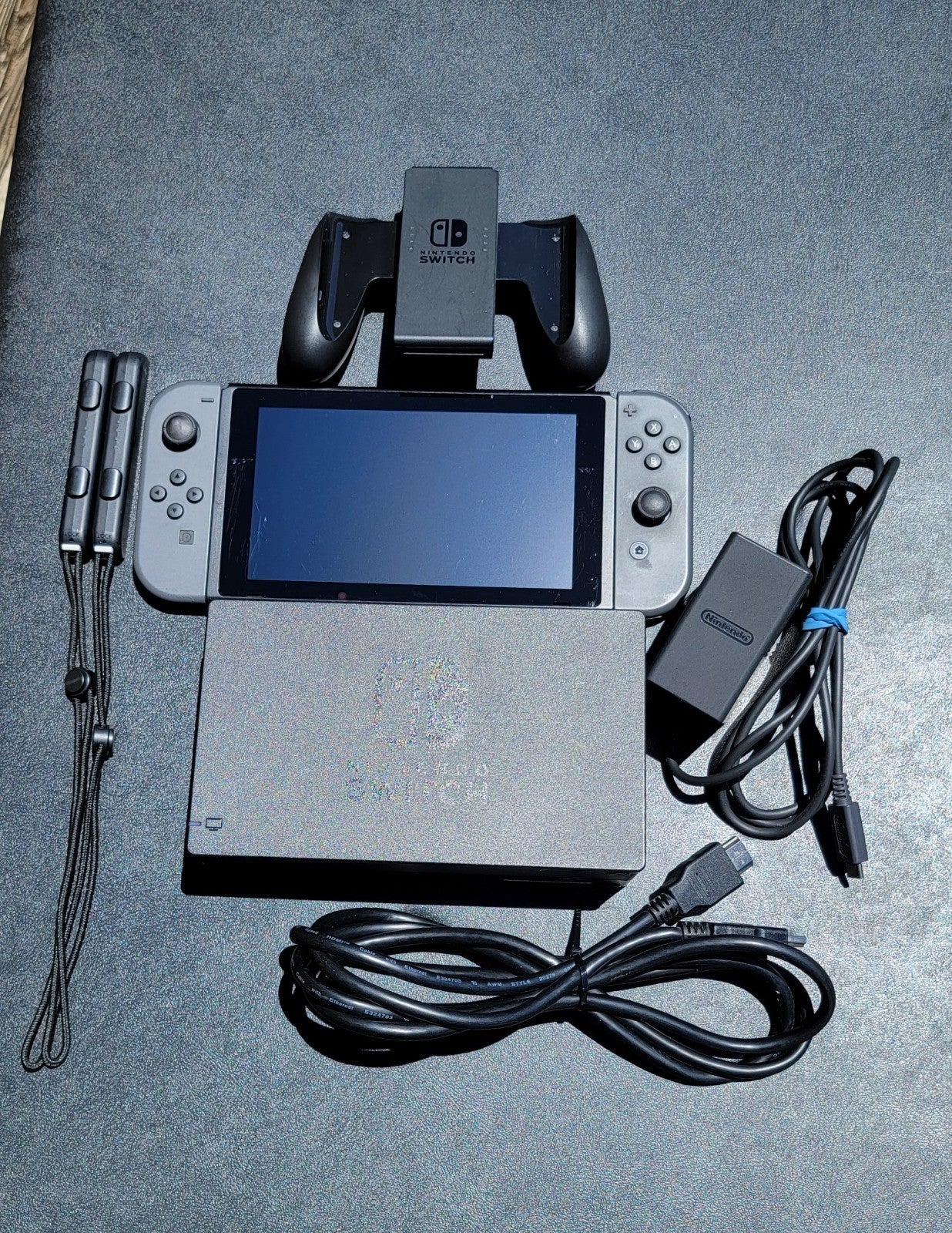 Nintendo Switch Console Version 2 Gray/Gray Joy-Con In Very-Good Condition