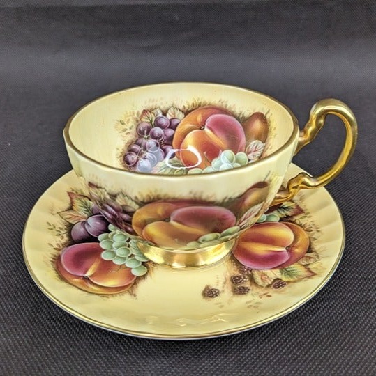 Vtg AYNSLEY Orchard Fruit Yellow Gold Footed Teacup & Saucer Peaches Grapes NOS