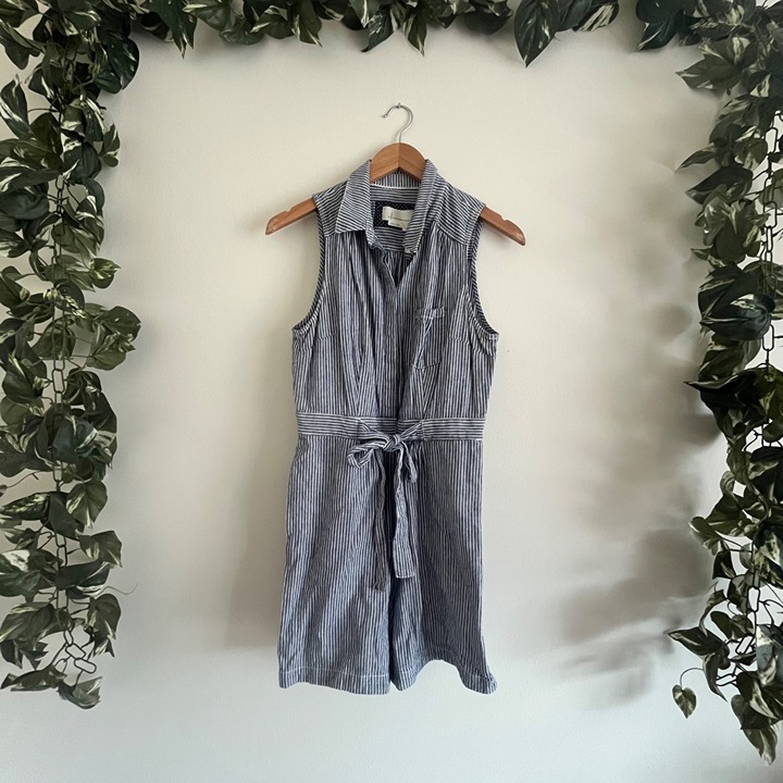 Anthropologie Linen Blend Front Button Tie Romper Stripe Grey Women’s Sz 4