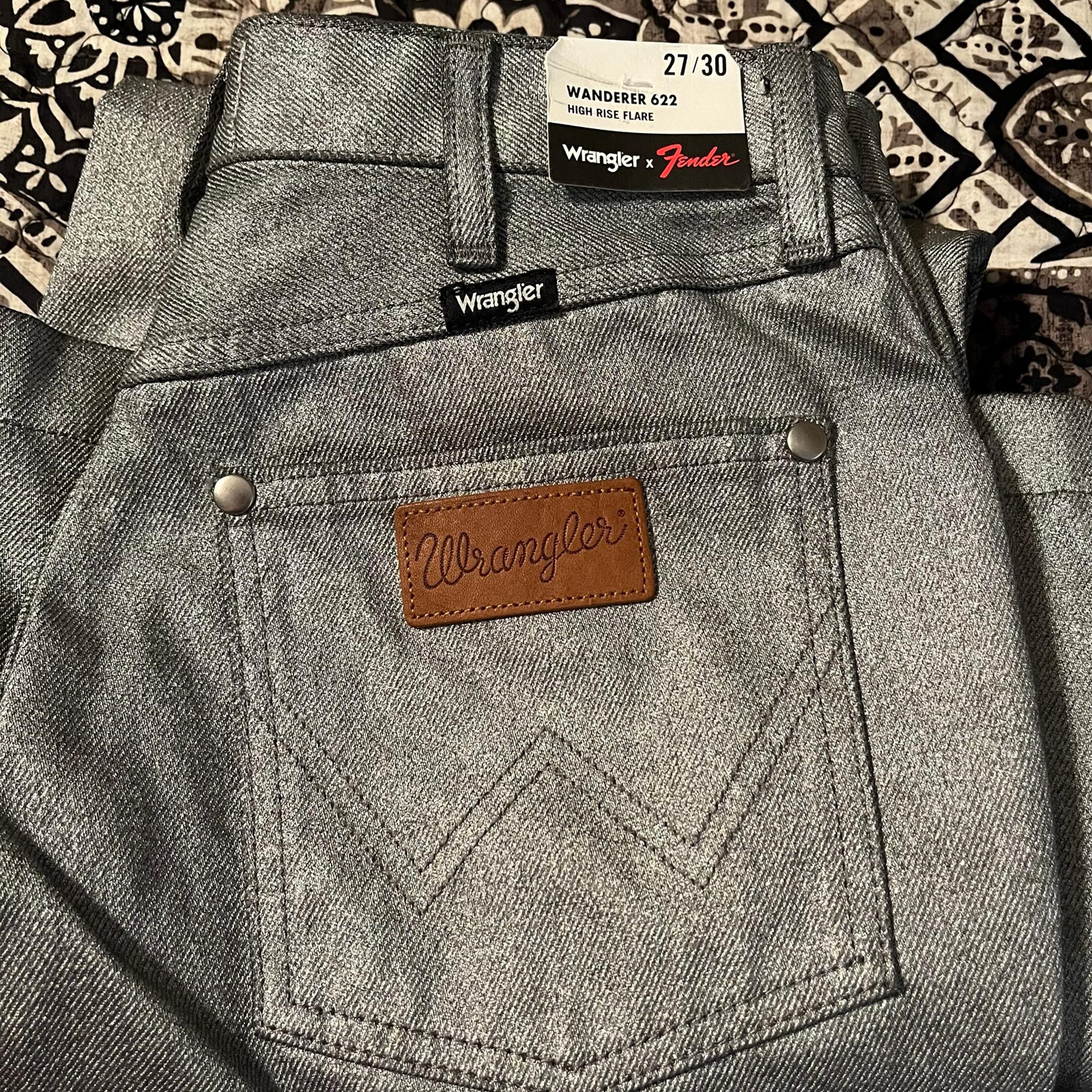 Wrangler X Fender High Rise Silver Metallic Flare Jeans. Women’s 27. NWT