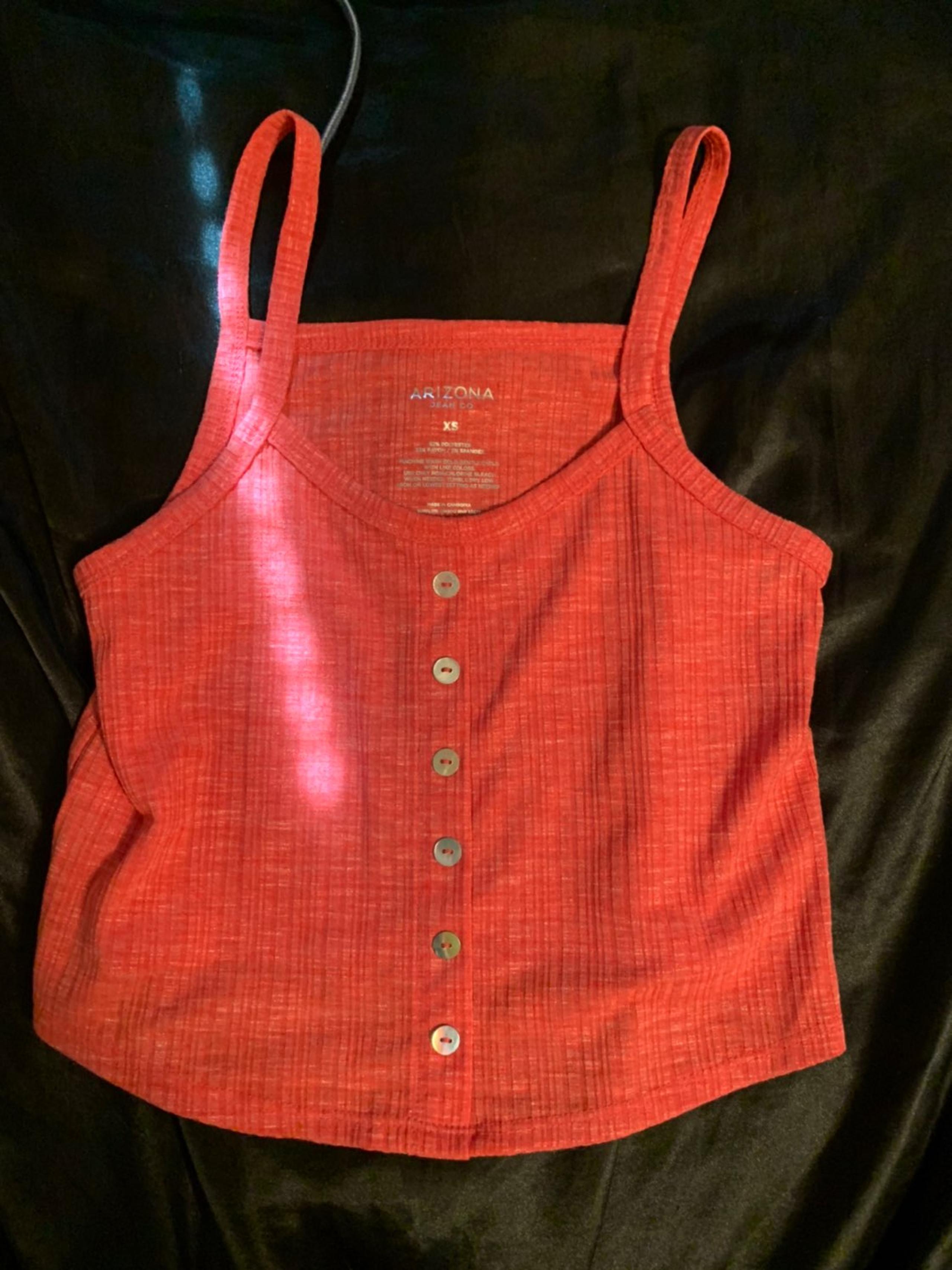 Short crop top