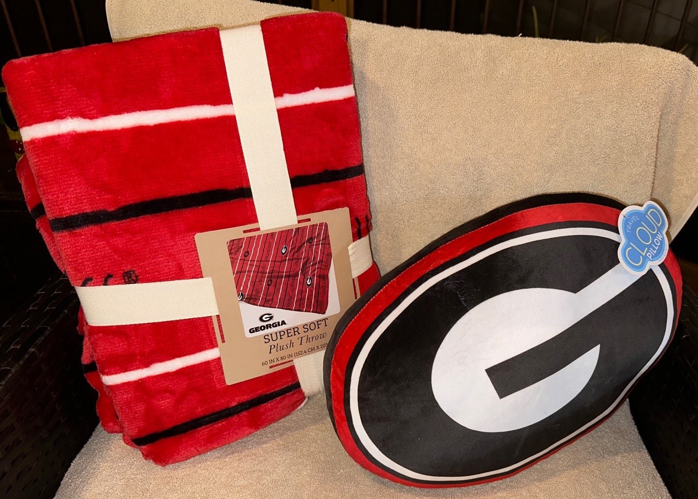 University Of Georgia Royal Plush Throw Blanket & Cloud Pillow UGA Bulldogs New
