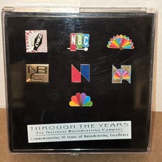 Vtg 1986 NBC Pin Lot Of 7 Peacock National Broadcasting Company Pin Lot w/ Case