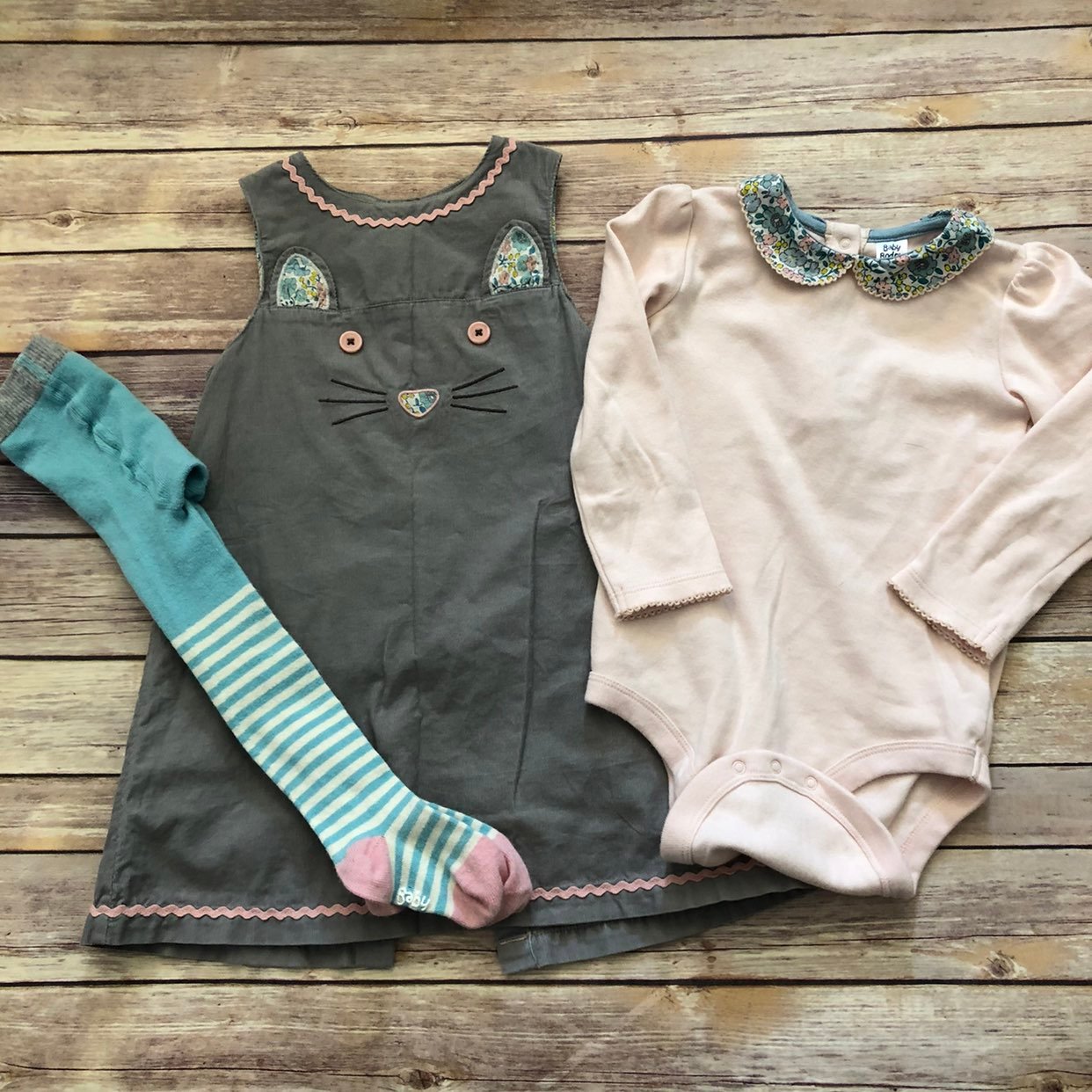 Mini boden kitty Pinnie outfit