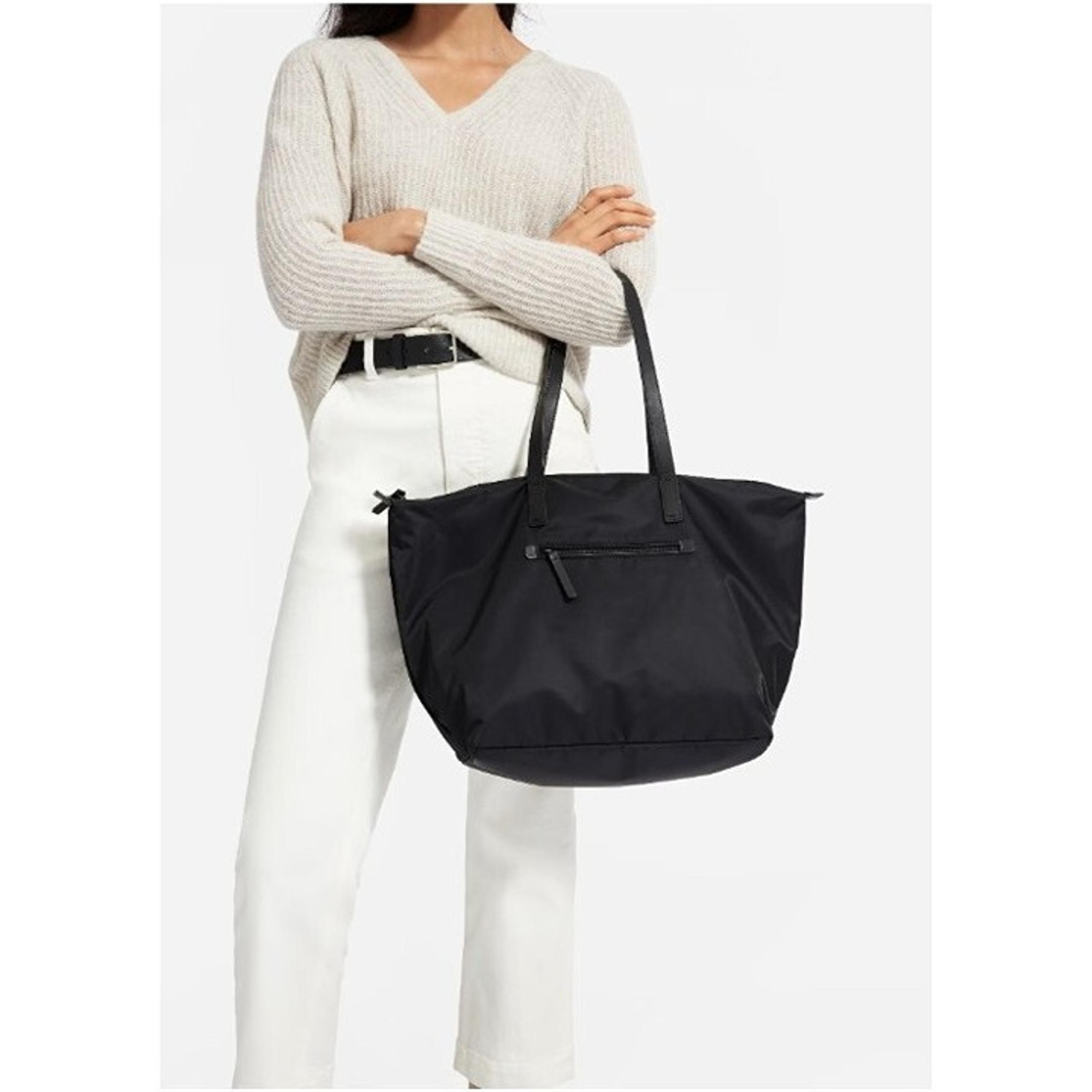Everlane Recycled Nylon Tote Womens trevel bag