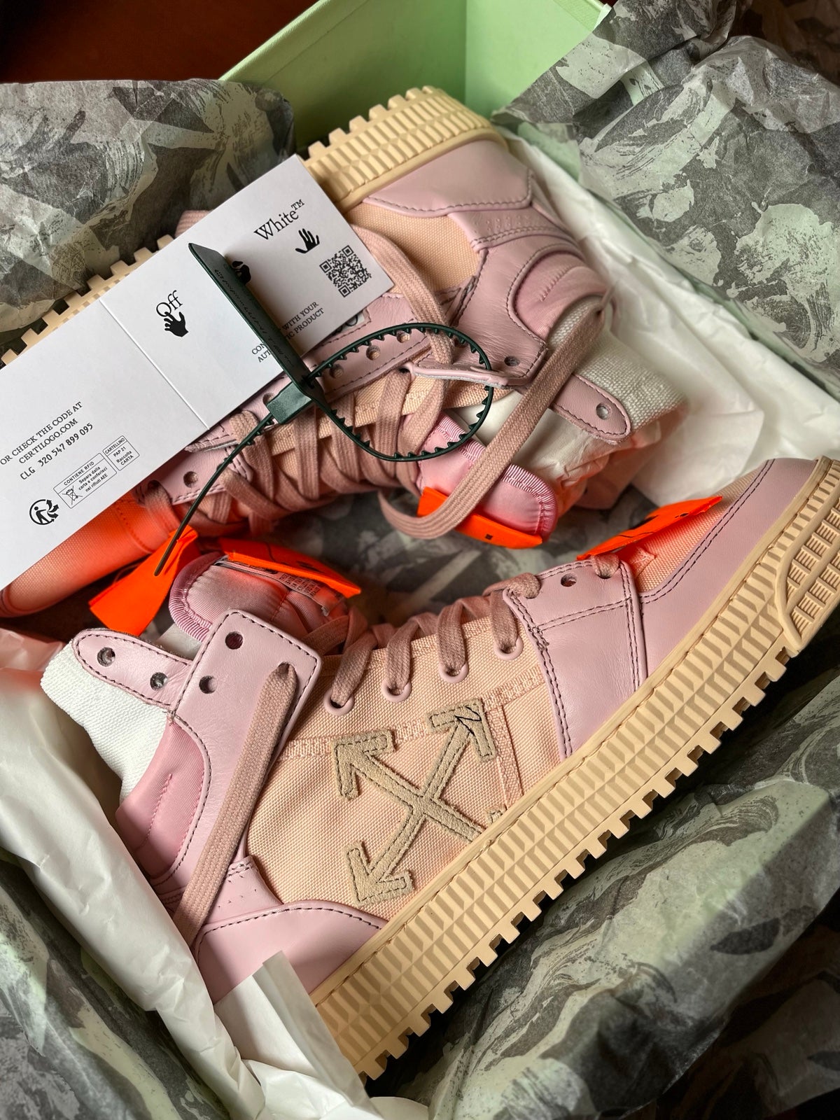 Off-White Off Court 3.0 pink