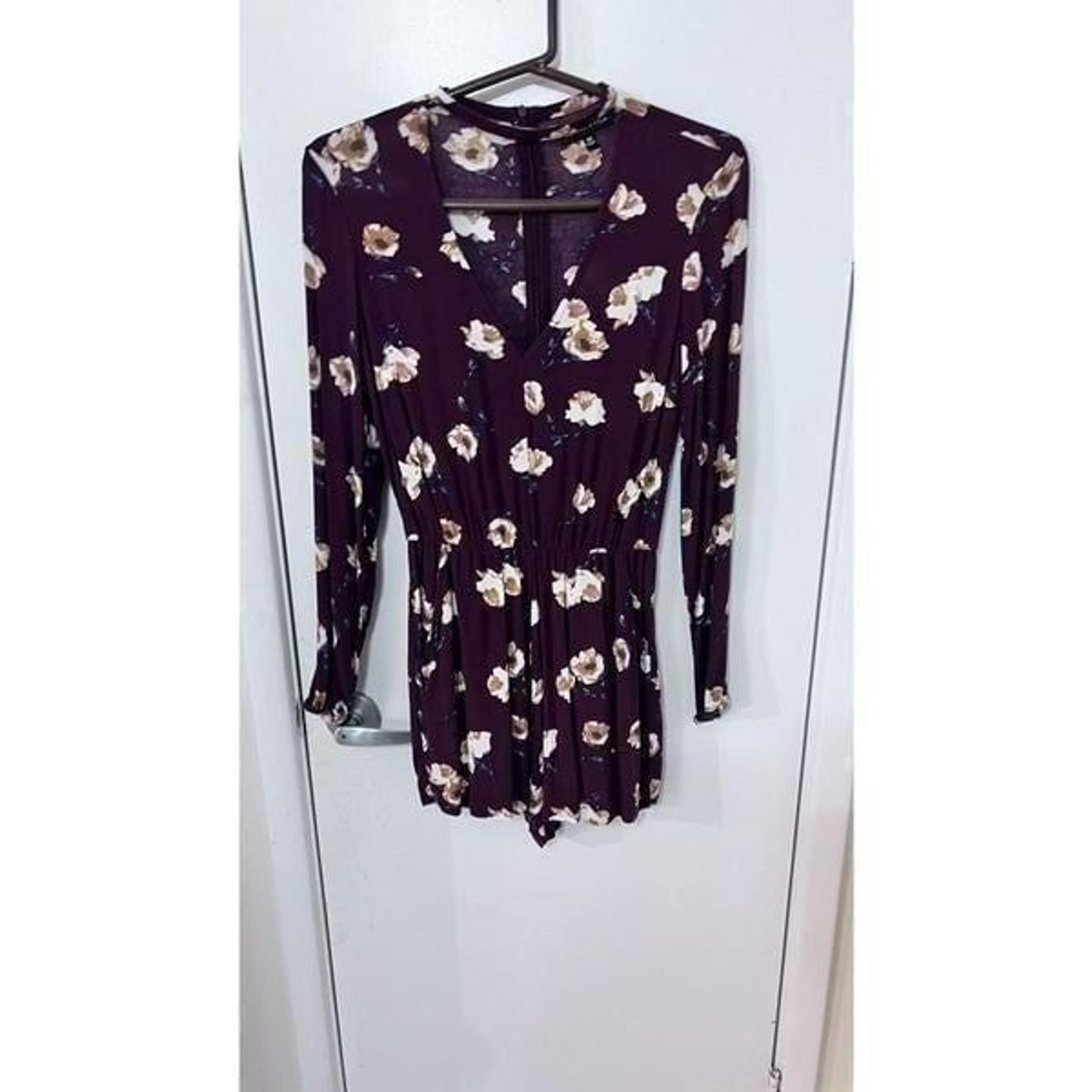 Kendall & Kylie Womens Floral V-Neck Choker Neckline Cutout Romper Multi Size XS