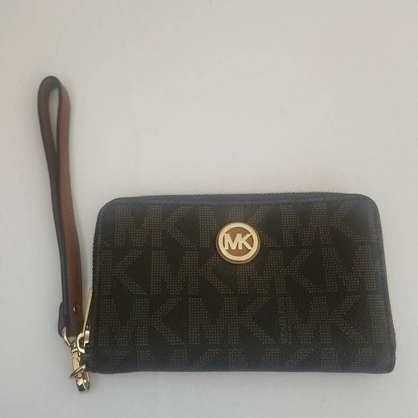 Michael Kors Round Logo Signature Wallet/Smartphone Case Wristlet, NWOT