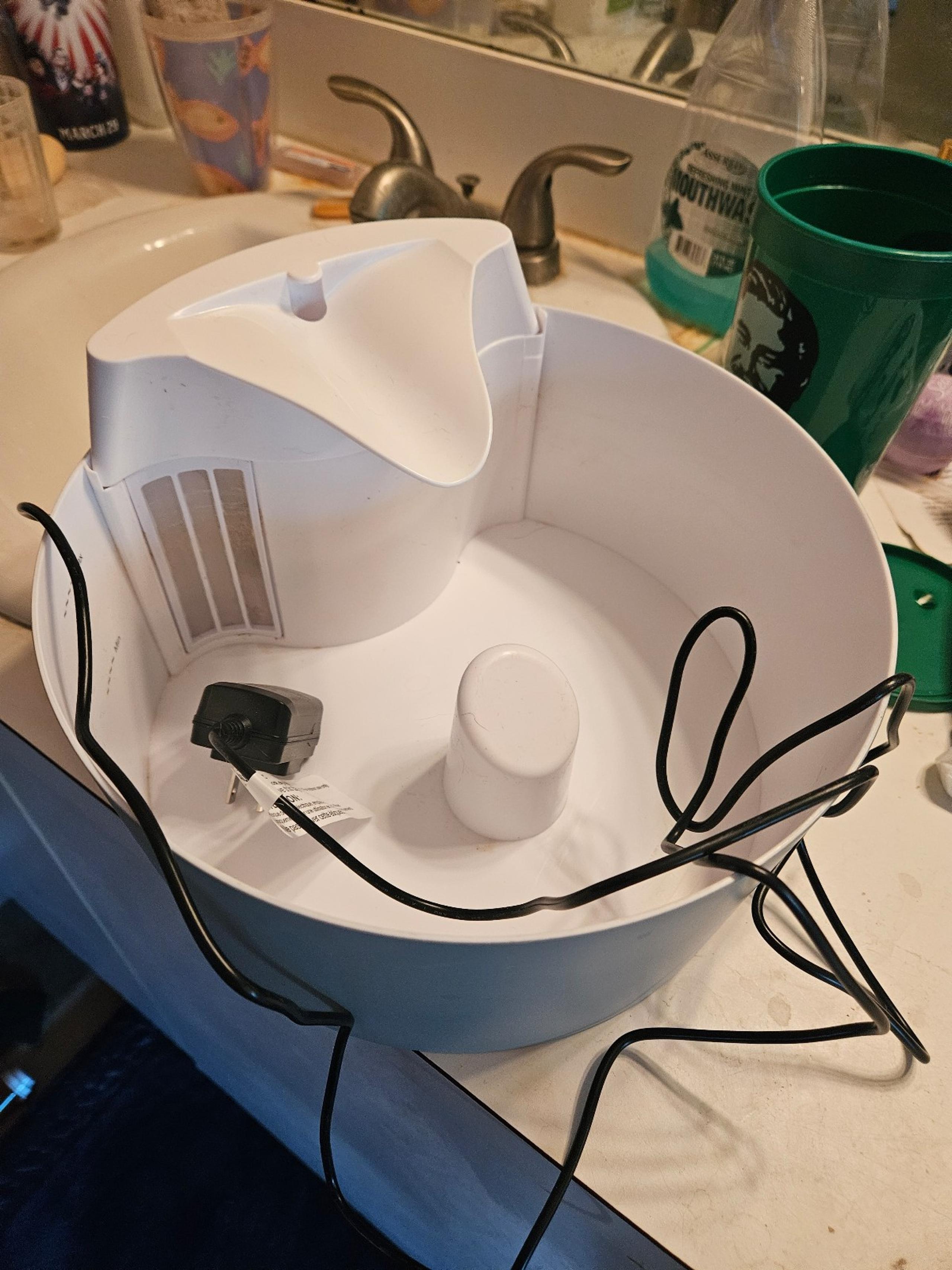 Cat water fountain
