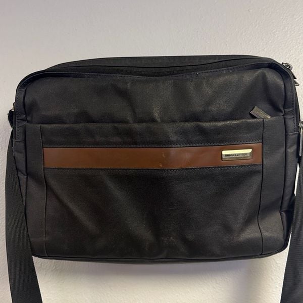 Briggs & riley deals kinzie street micro messenger