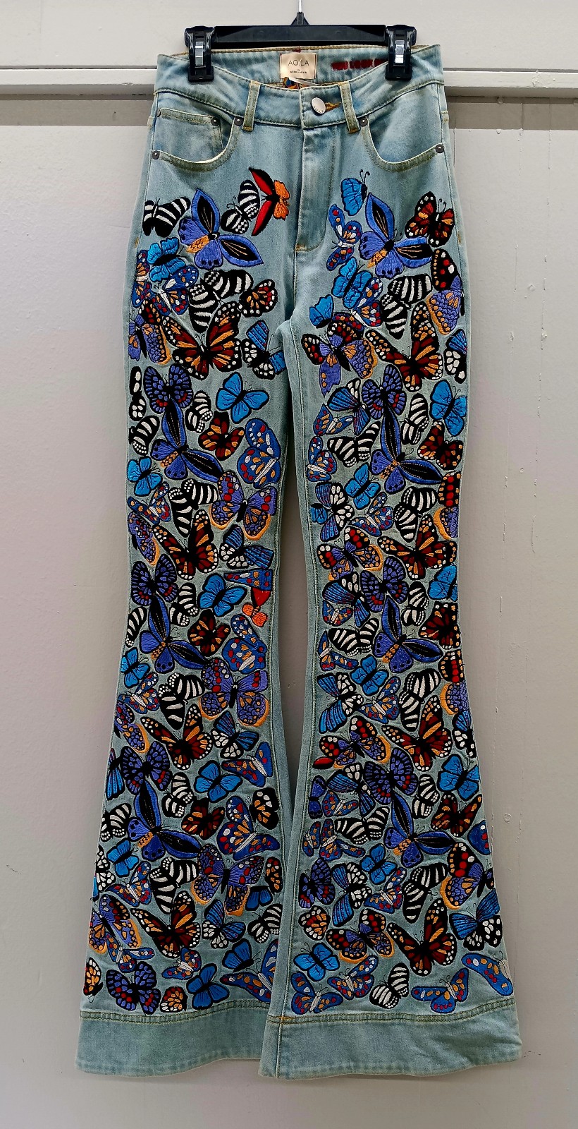 Embroidered buttery jeans size 24 (0-2)