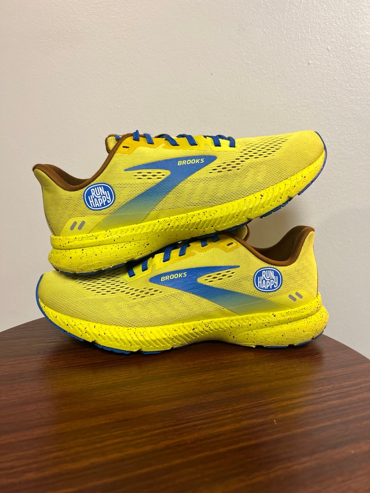 Brooks Launch 8 Limited Edition Running women’s 9.5 Banana Yellow RARE Run Happy
