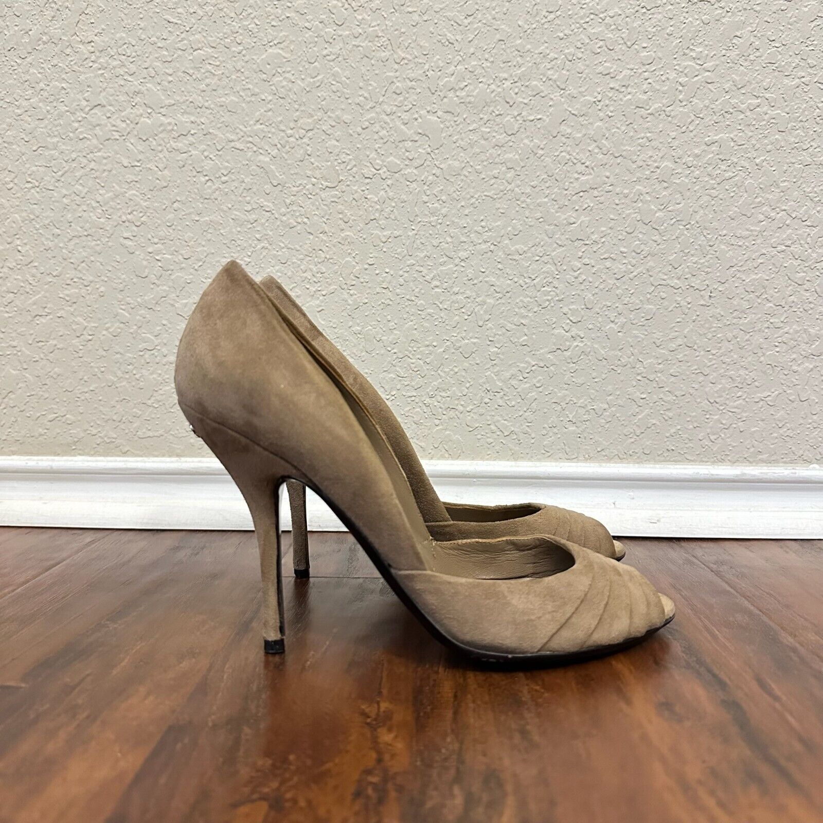 GUCCI Interlocking G Logo Suede D'Orsay Pumps Heels Rhinestone in Taupe
