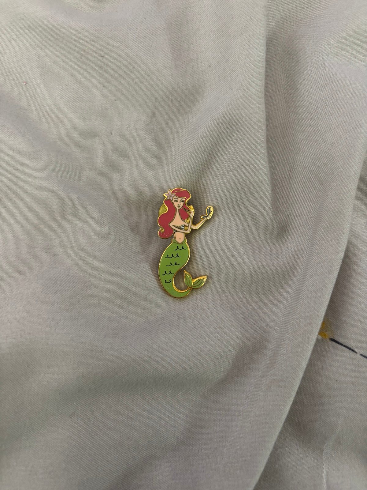 Disney Limited Edition Ariel the Mermaid 2002 Getting Ready Pin