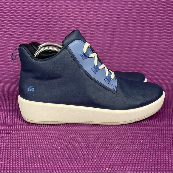 clarks cloudsteppers waterproof