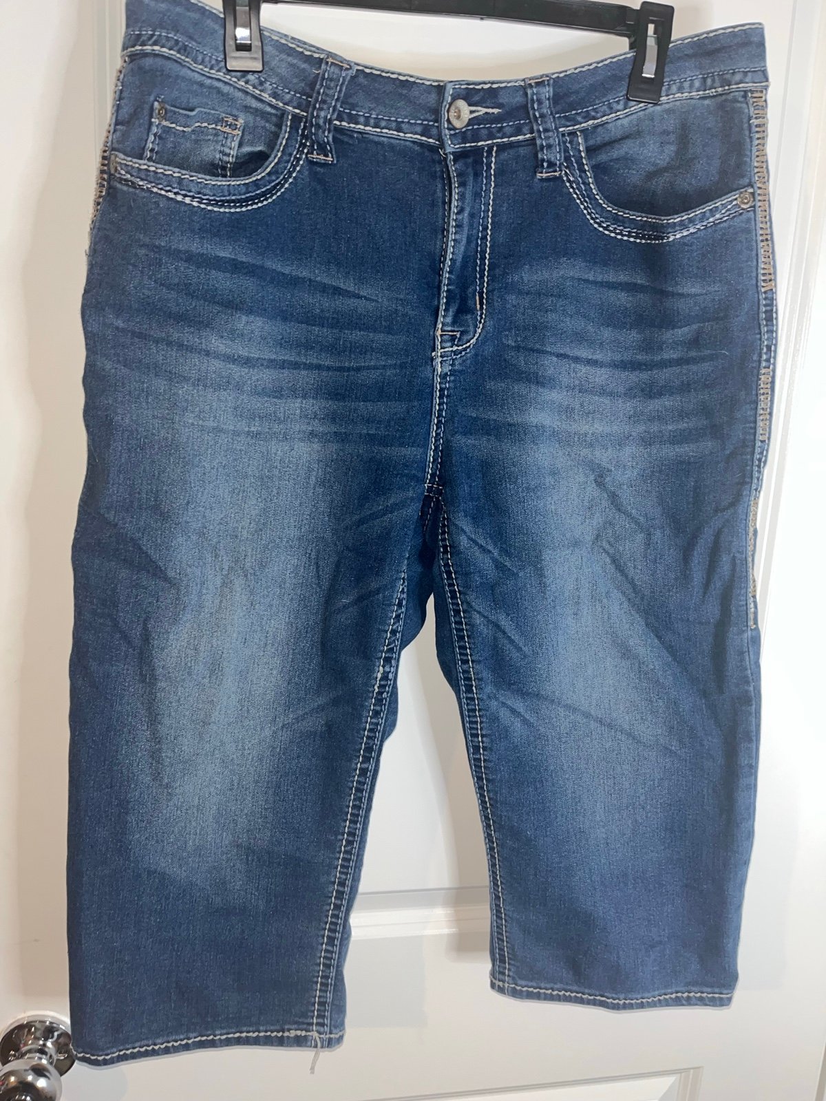 Cato Y2K Denim ContrastStitching EmbroiderDistressed MidRise Waist Capri Jean 14