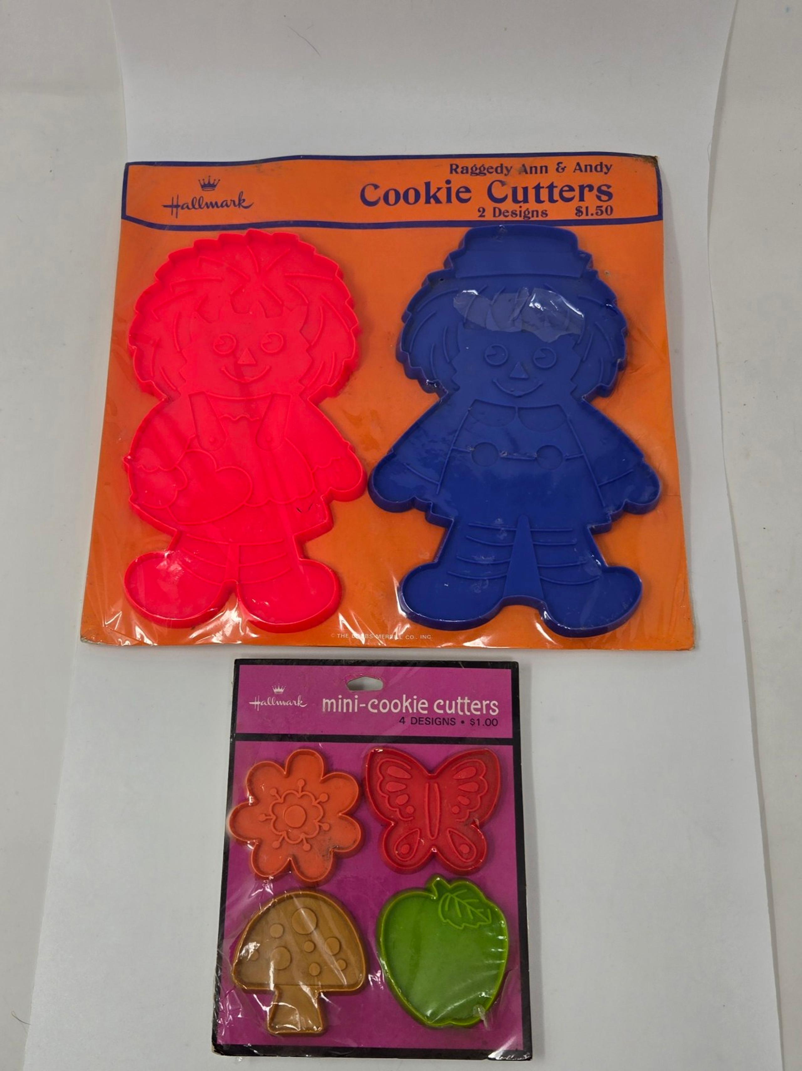 Set Of 2 Vintage Hallmark Raggedy Ann & Andy Cookie Cutters/Mini Cookie Cutters