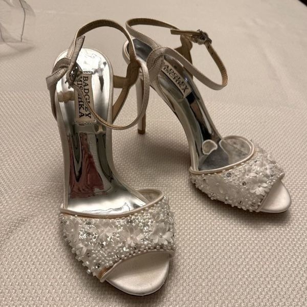Wedding Badgley Mischka Ivory Bridal Heels Size 7 New w/ Defect beaded floral