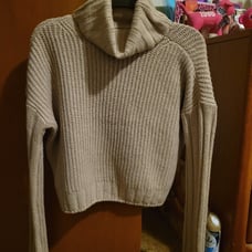 ♥︎NWT Cropped Turtle Neck Sweater♥︎