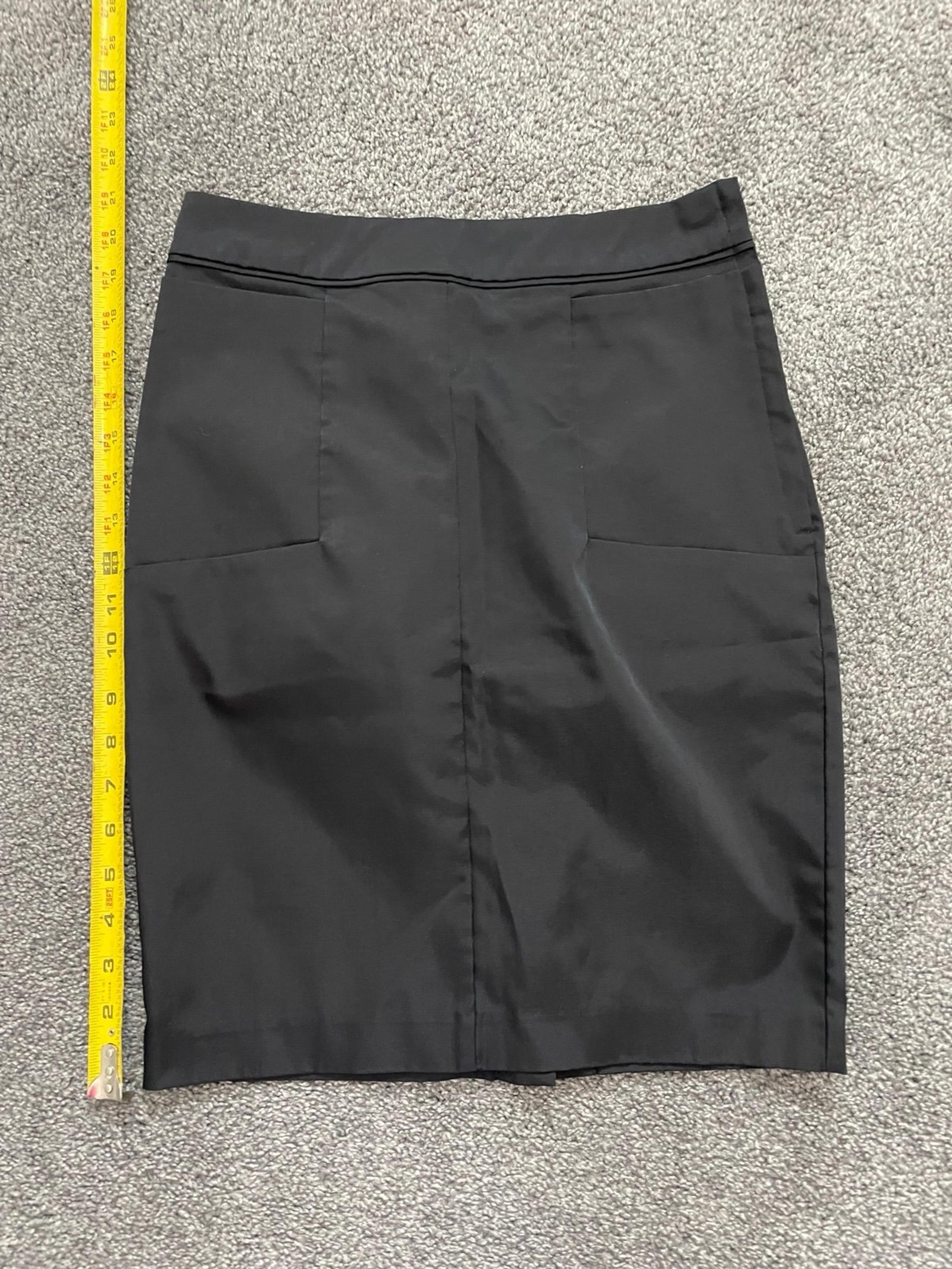 H&M women’s black pencil skirt size 6 with pockets