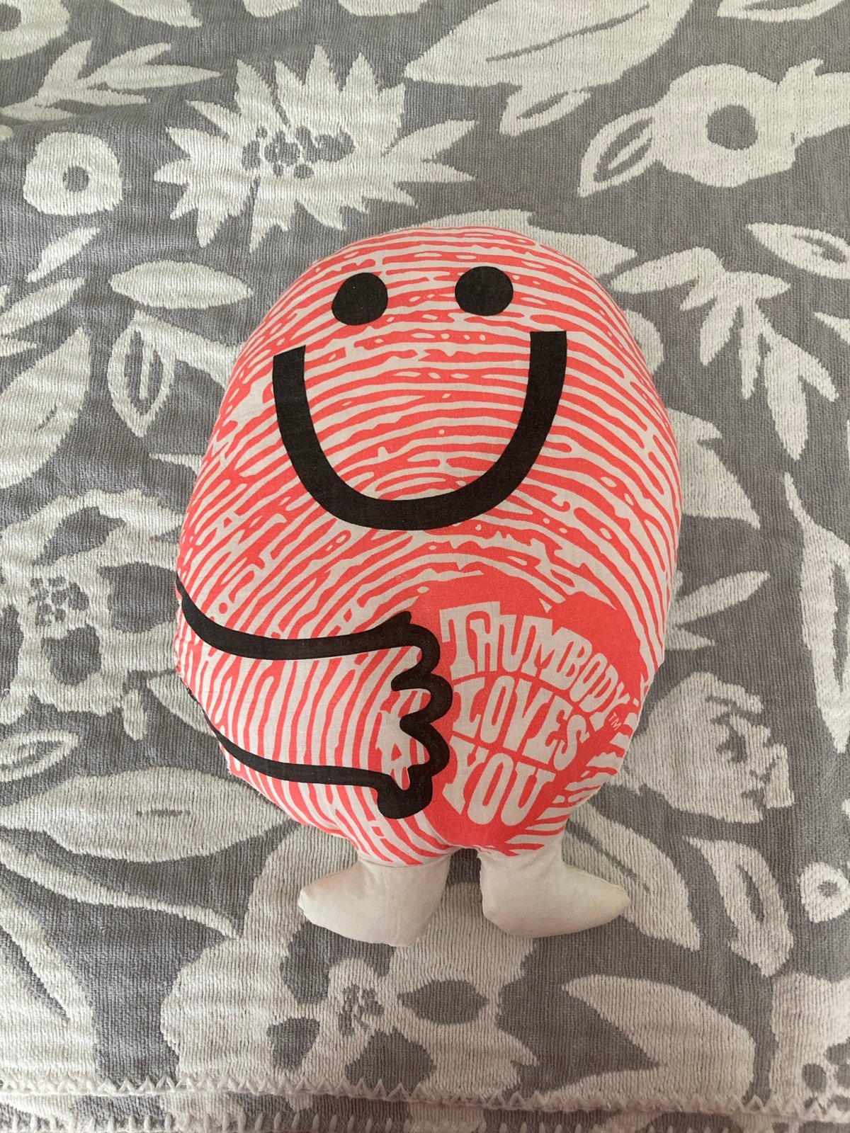 Thumbody Loves You