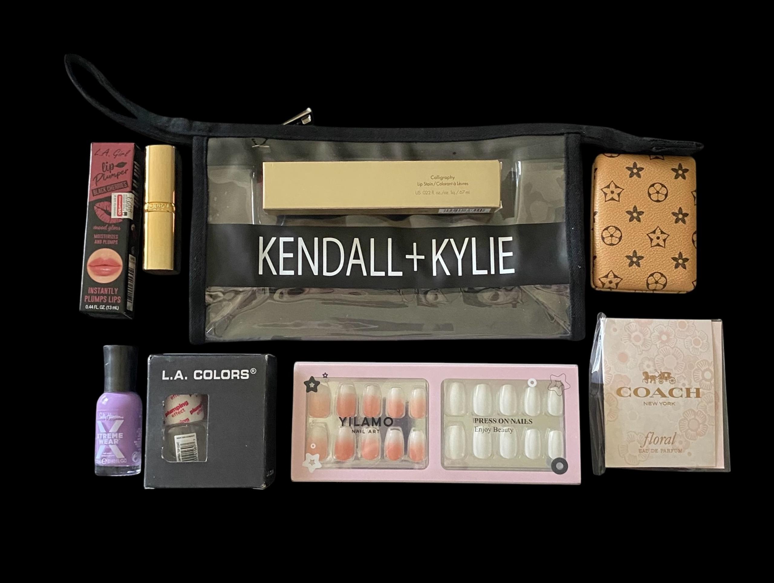 NWT-WOMENS BEAUTY BUNDLE-STILLA-L’ORÉAL-AND MORE 
Bundle includes:
Kendall & Kyl