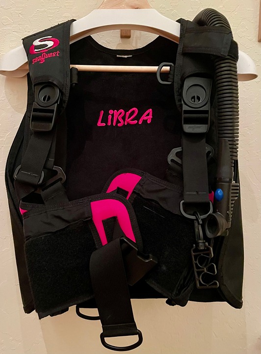 SeaQuest Libra Scuba BCD Buoyancy Compensator Pink/Black Size Women's Small
