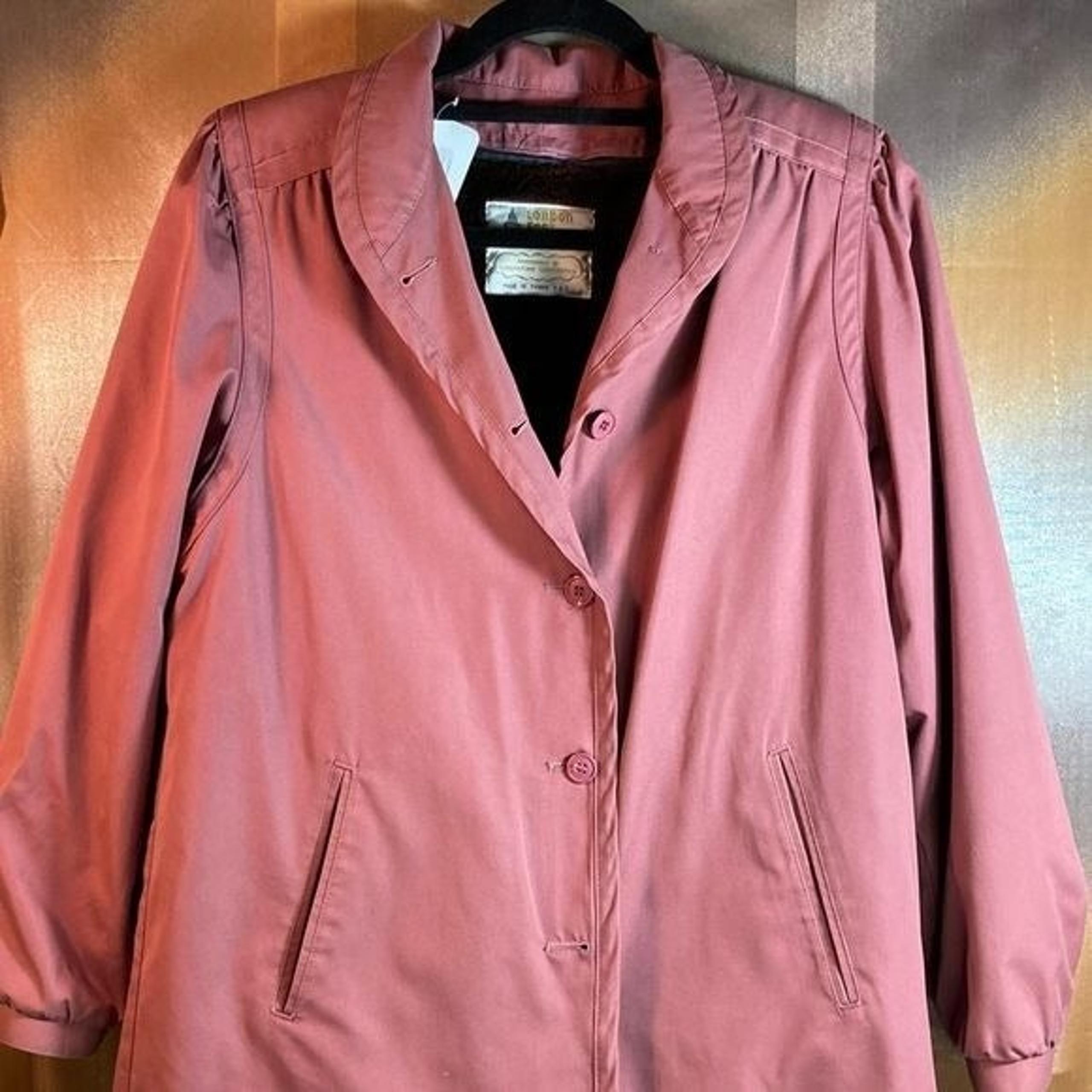 80’s London Fog raincoat with zip out lining 8. Mauve pink color. 38” chest. 1