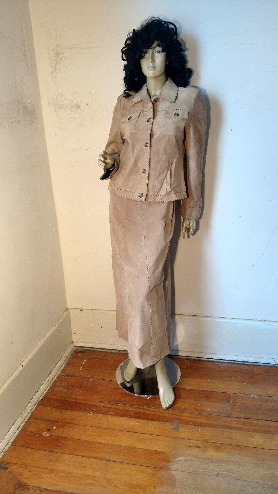 women's suede suit M Montanco