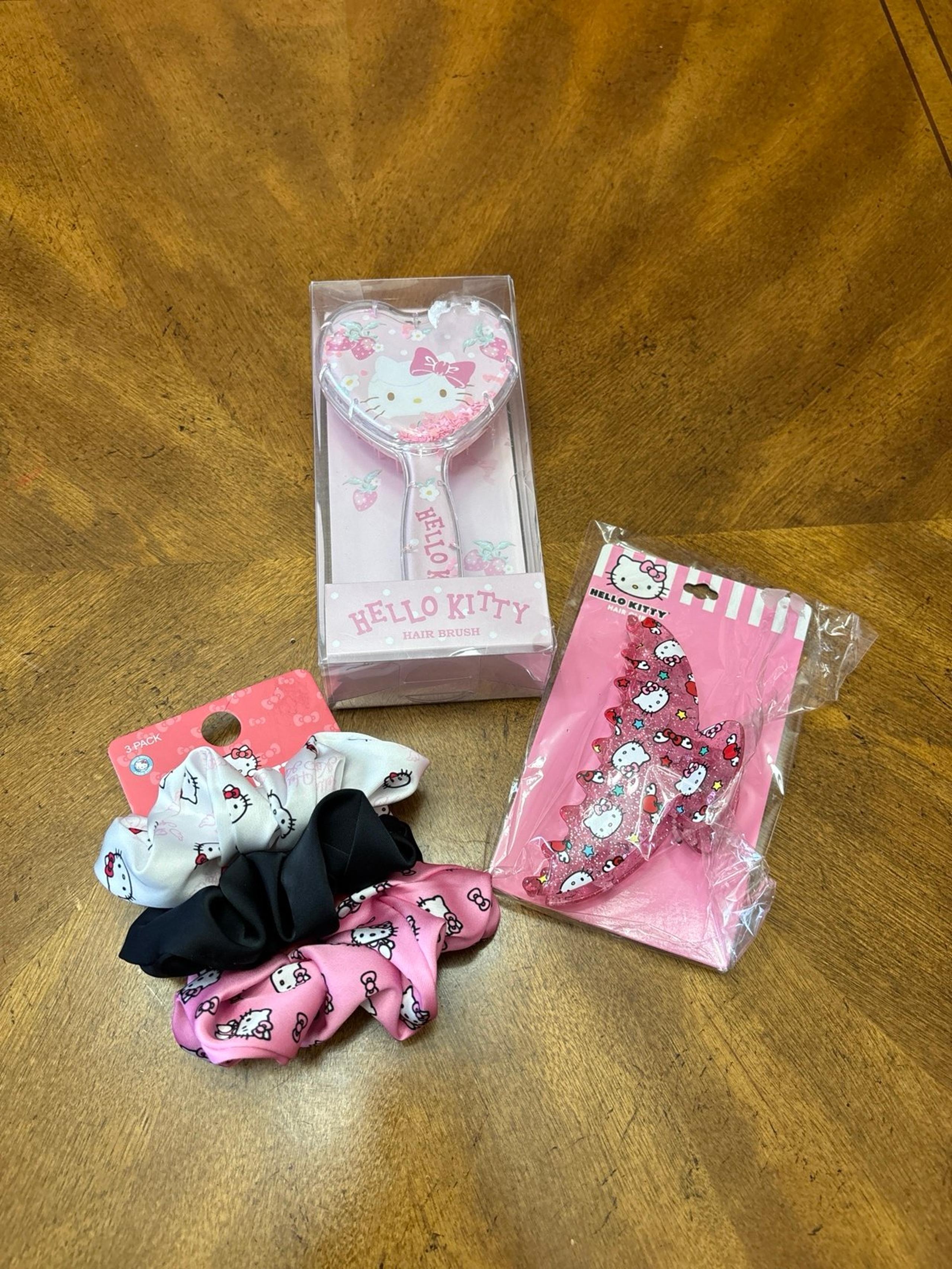 Hello Kitty hair brush, scrunchies and hair clamp/claw set